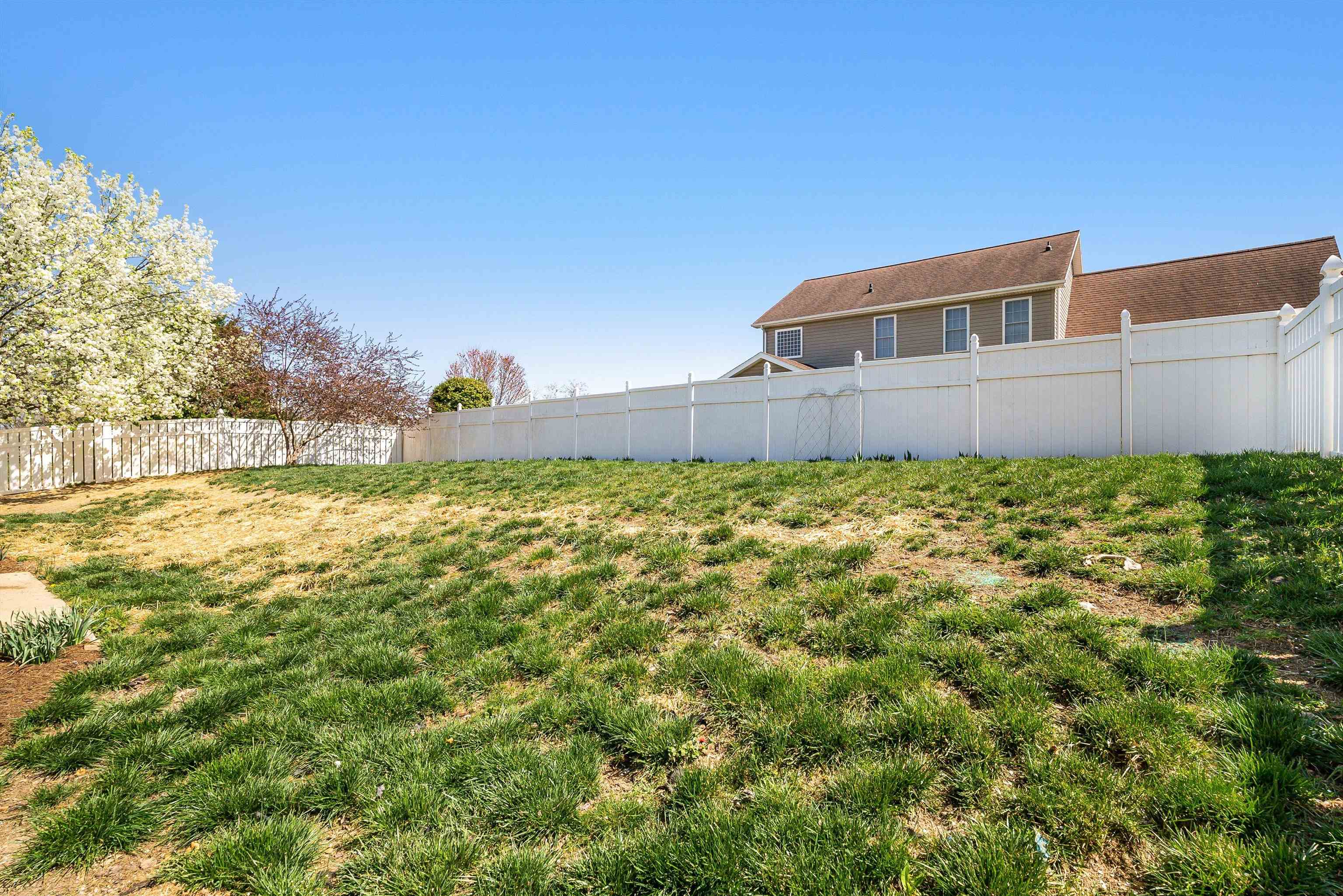 12 SOUTH FOXHALL LN