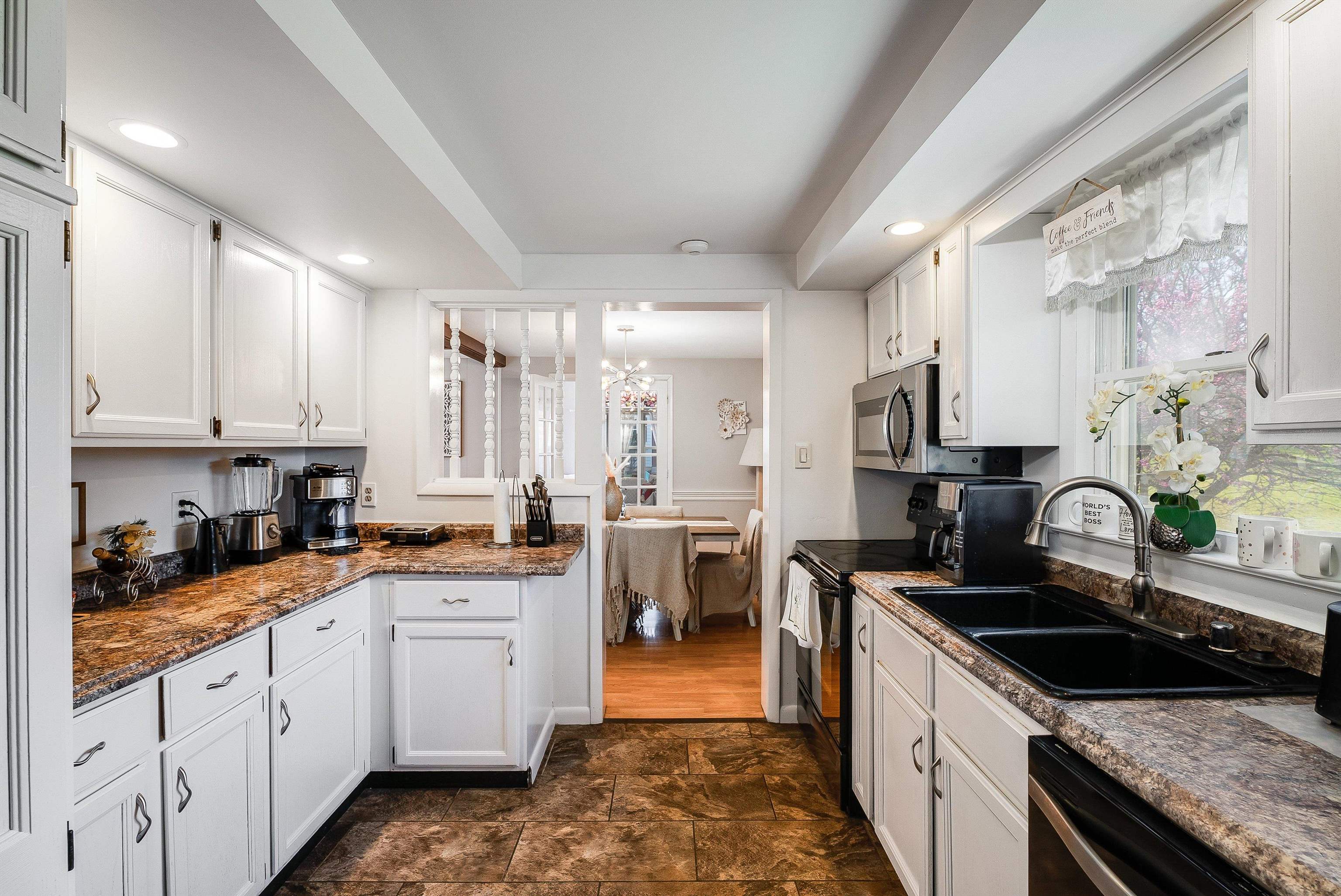 1023 GREENDALE RD
