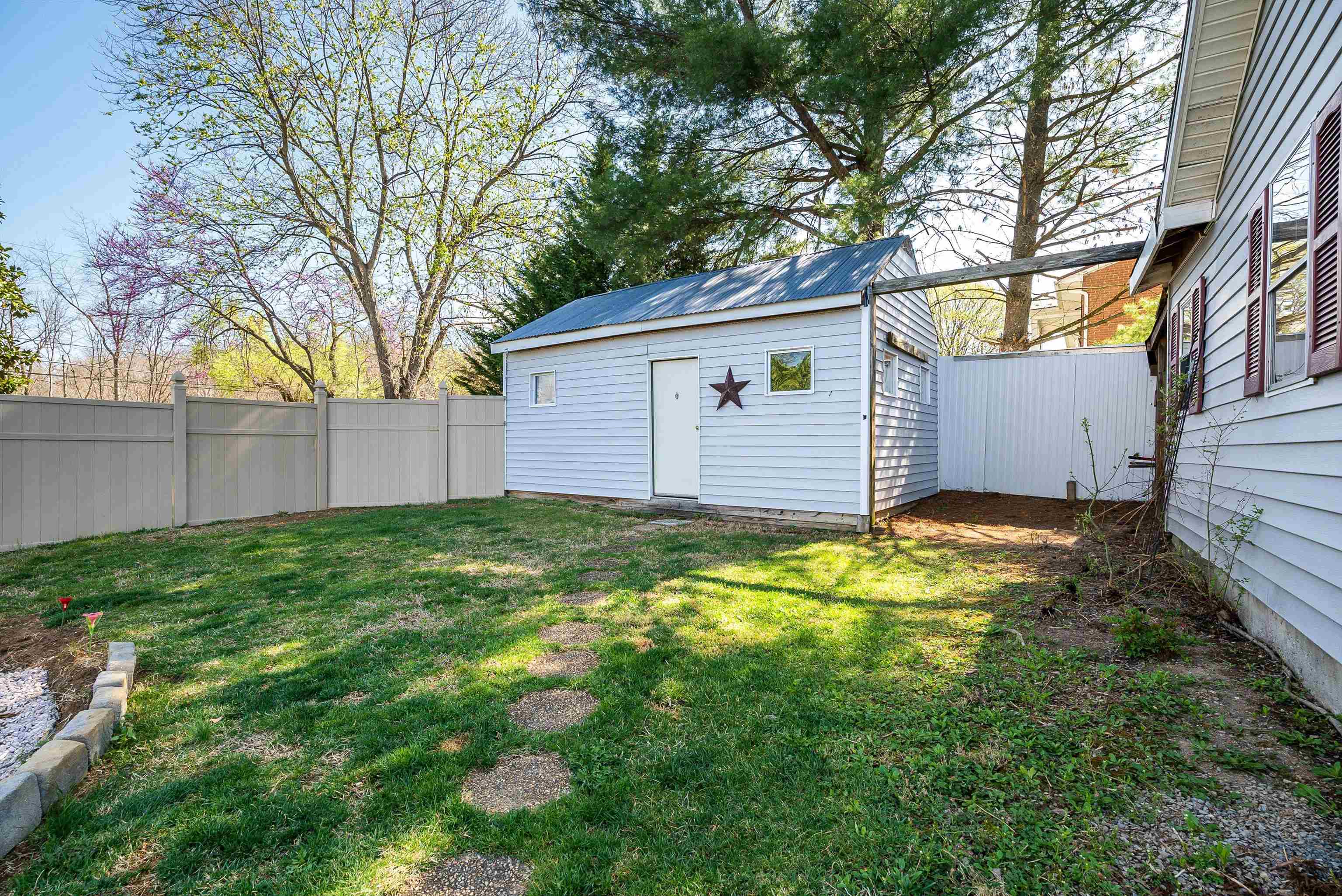 1023 GREENDALE RD