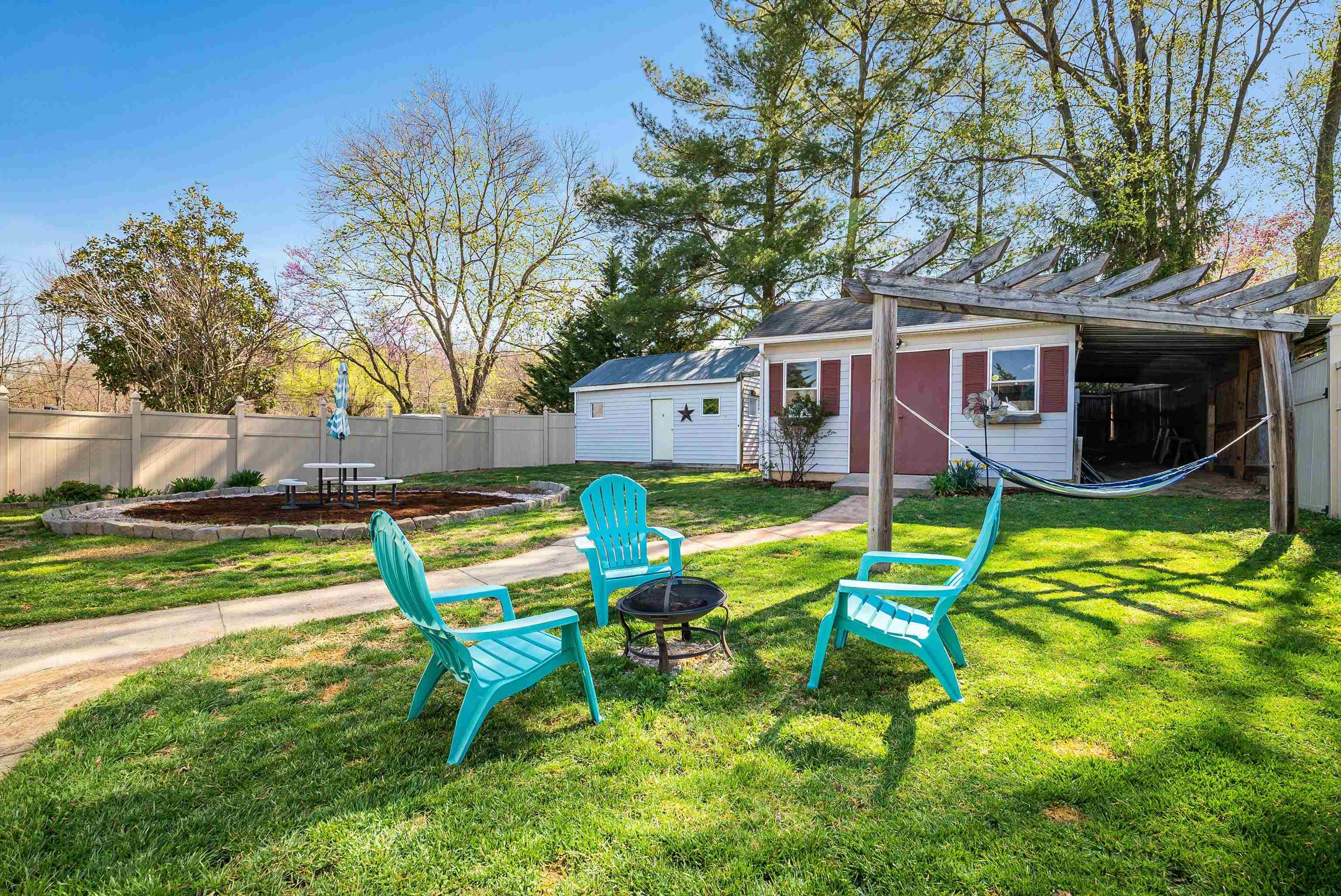1023 GREENDALE RD