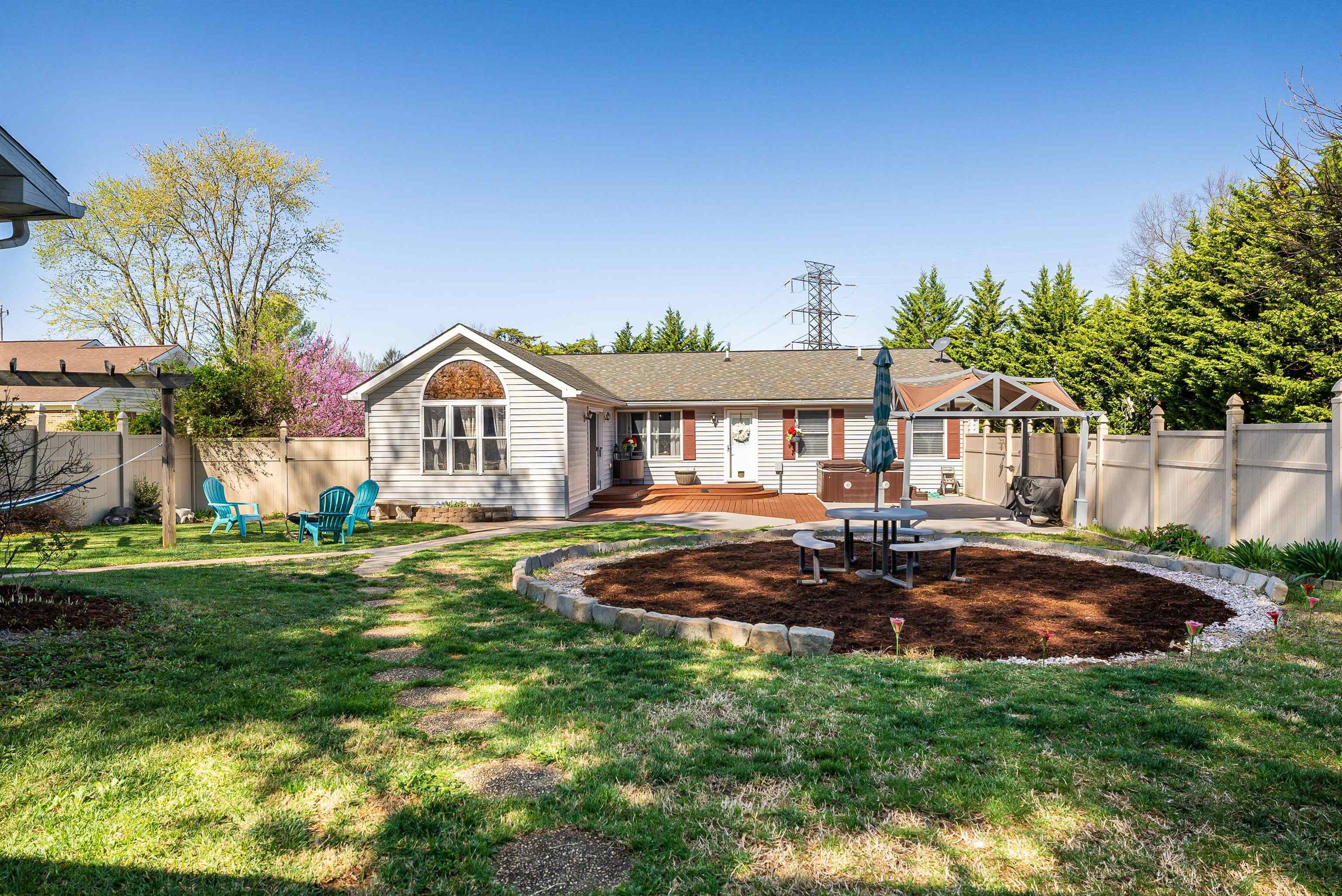 1023 GREENDALE RD