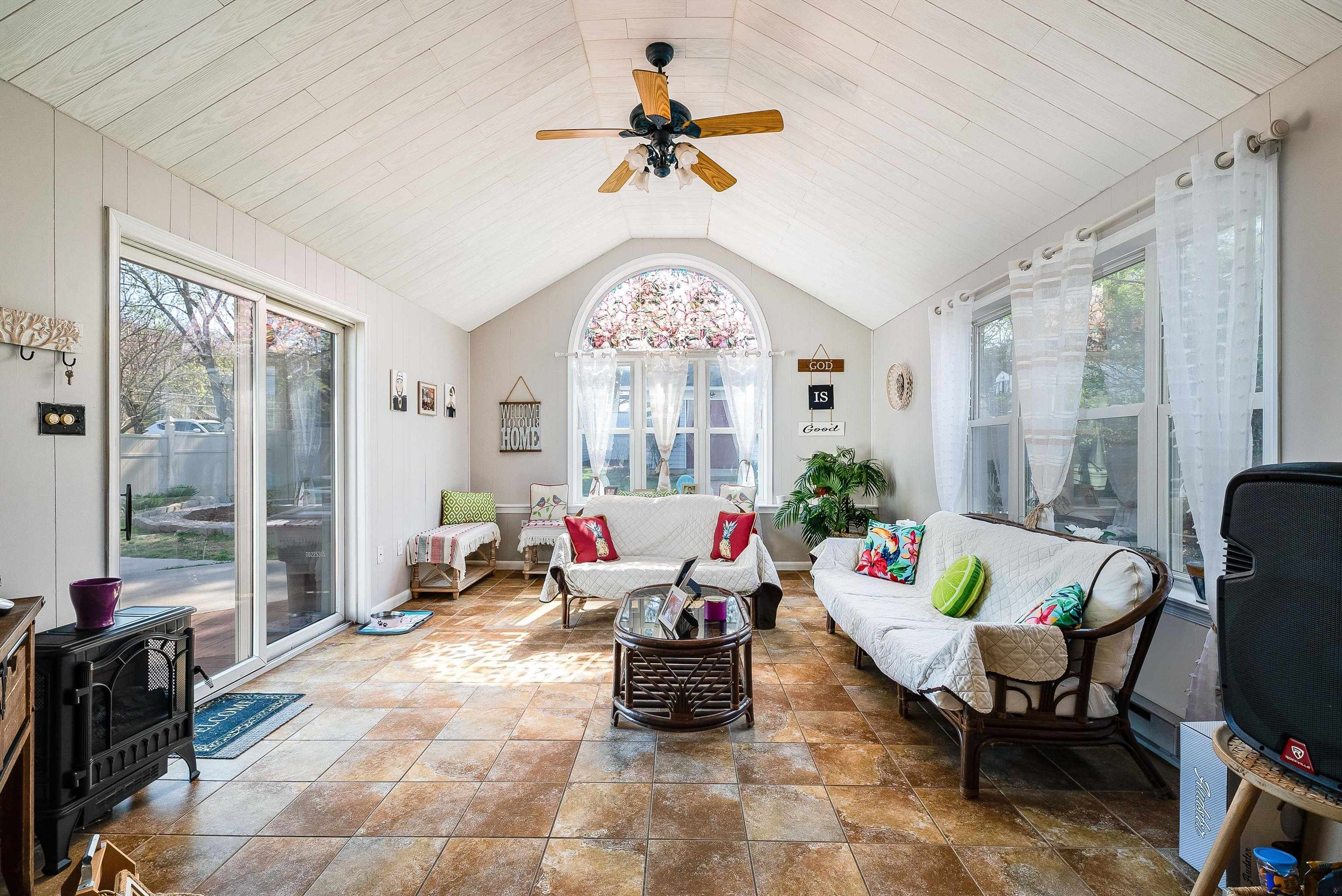 1023 GREENDALE RD