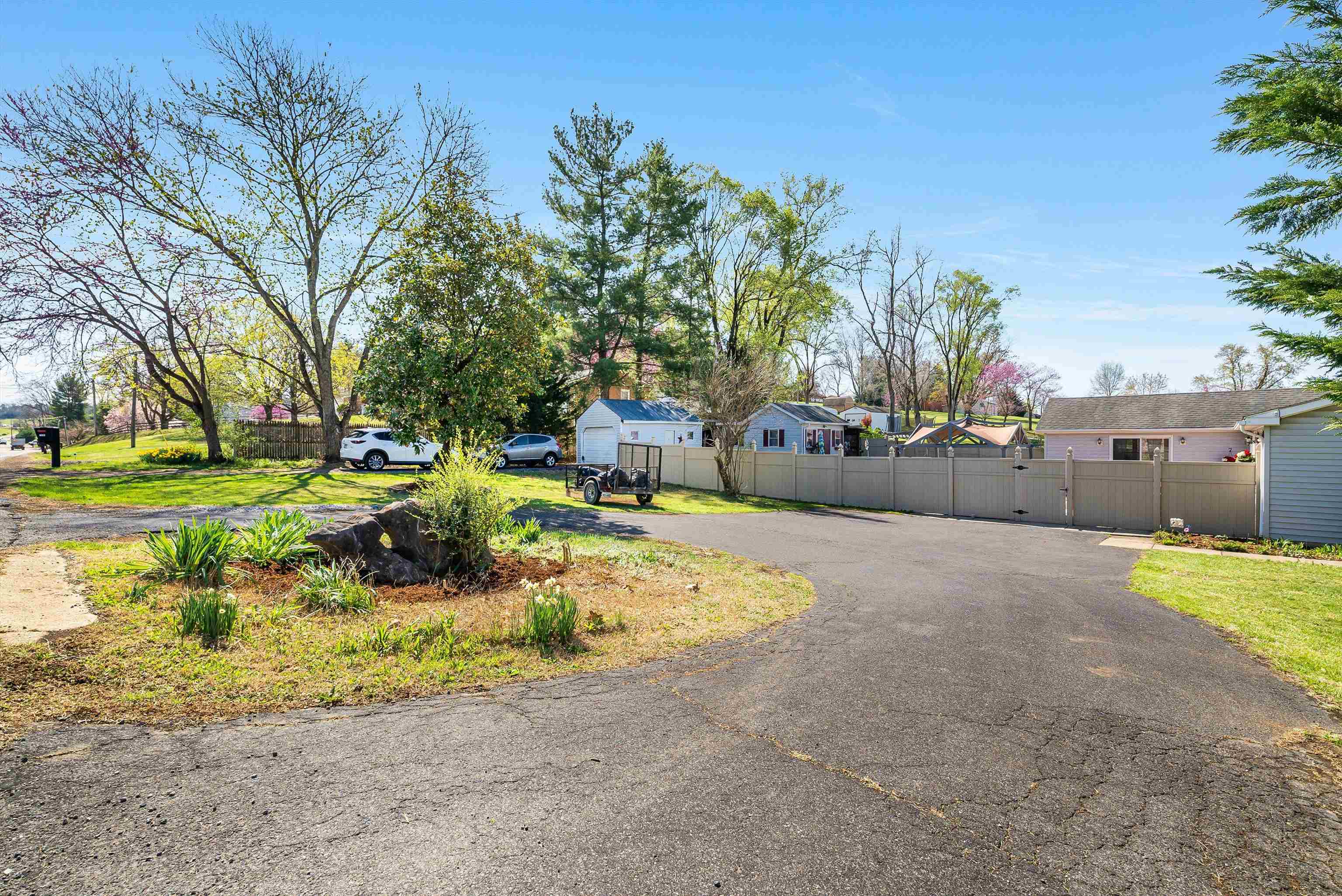 1023 GREENDALE RD