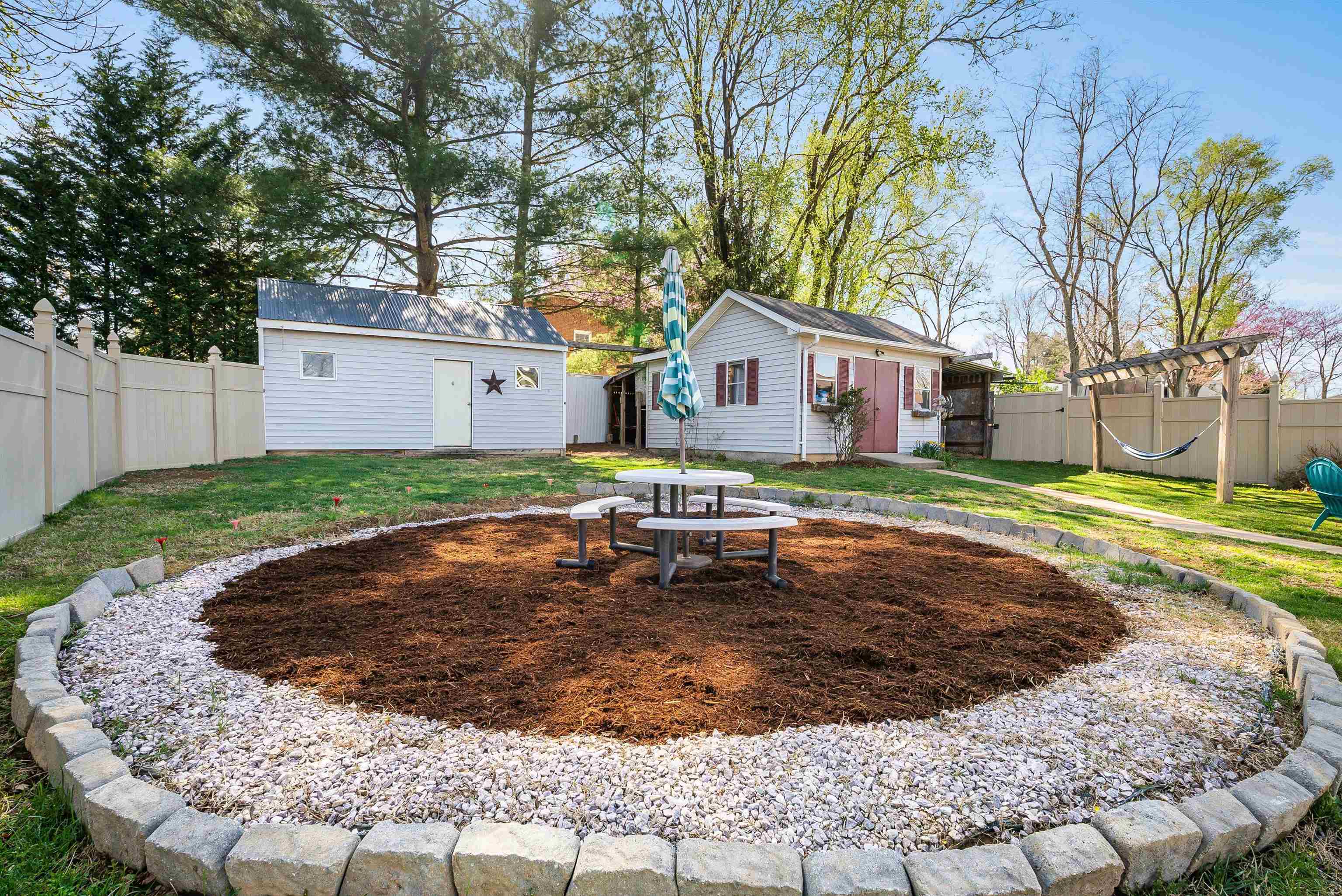 1023 GREENDALE RD