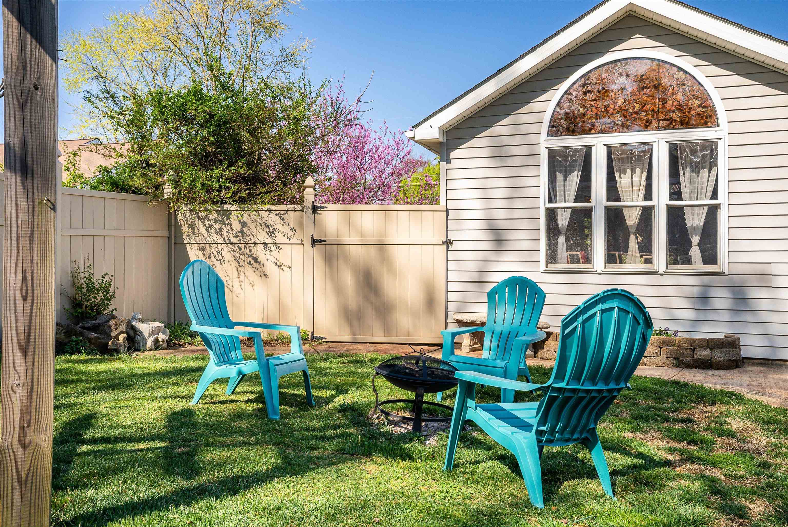 1023 GREENDALE RD