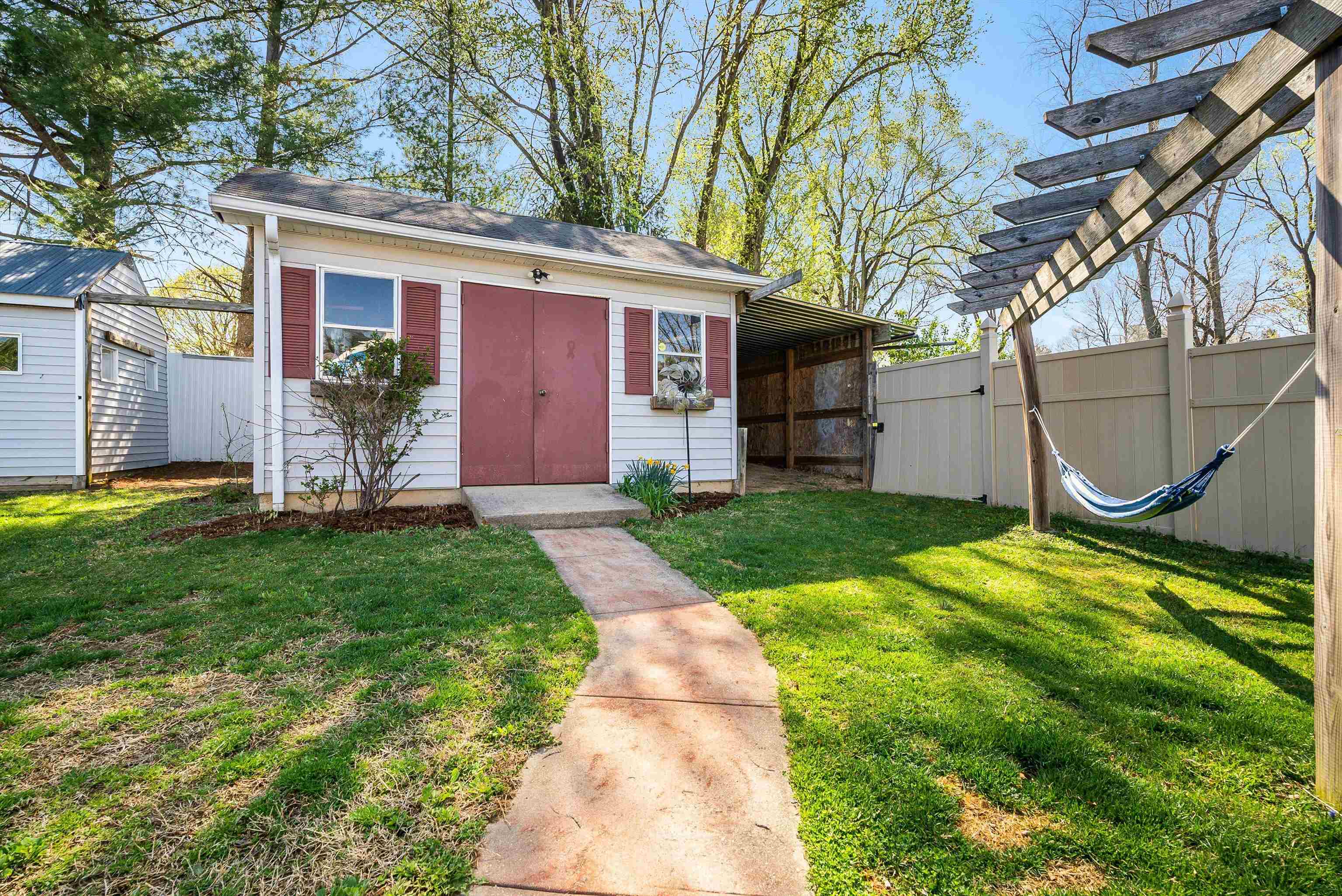 1023 GREENDALE RD