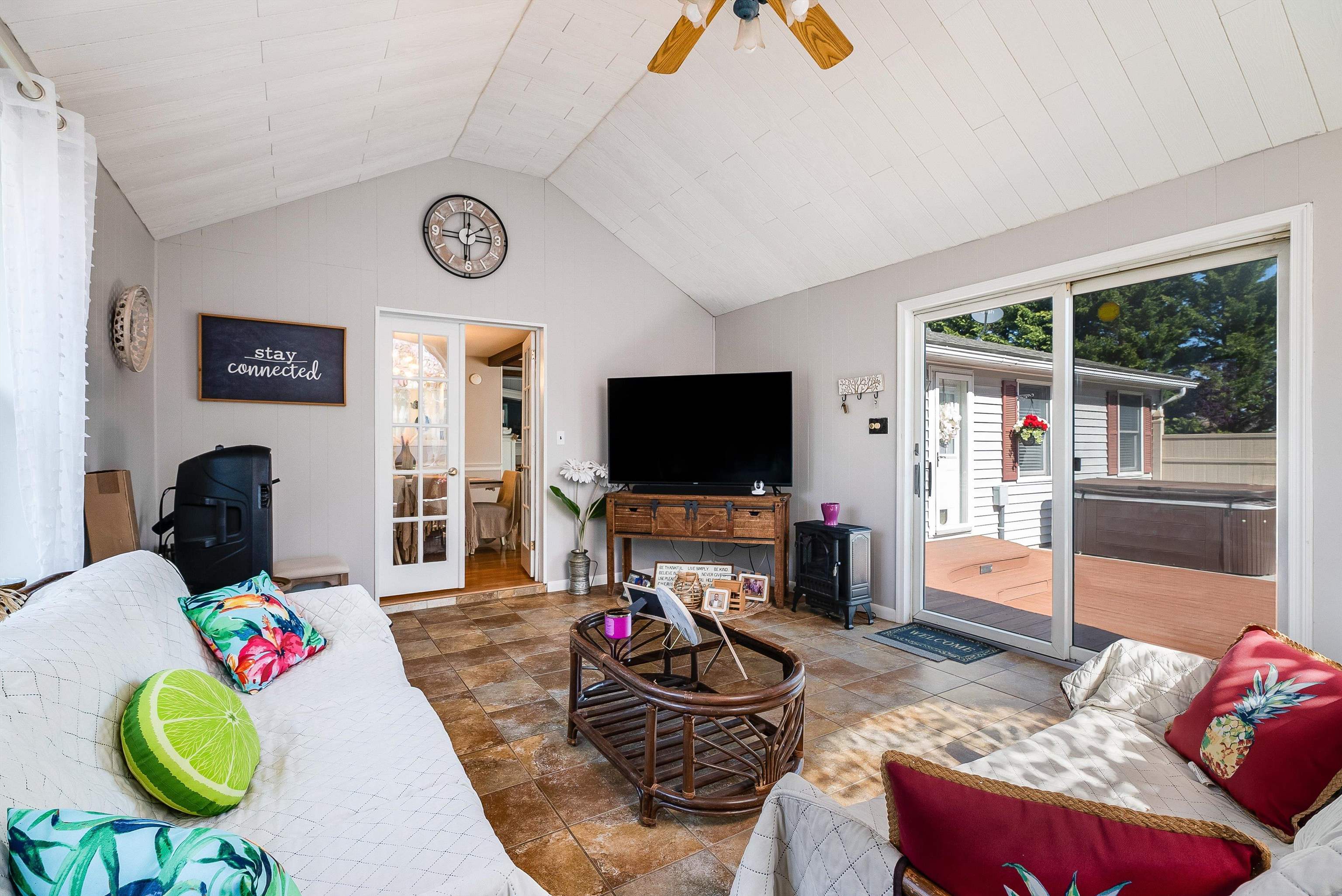 1023 GREENDALE RD