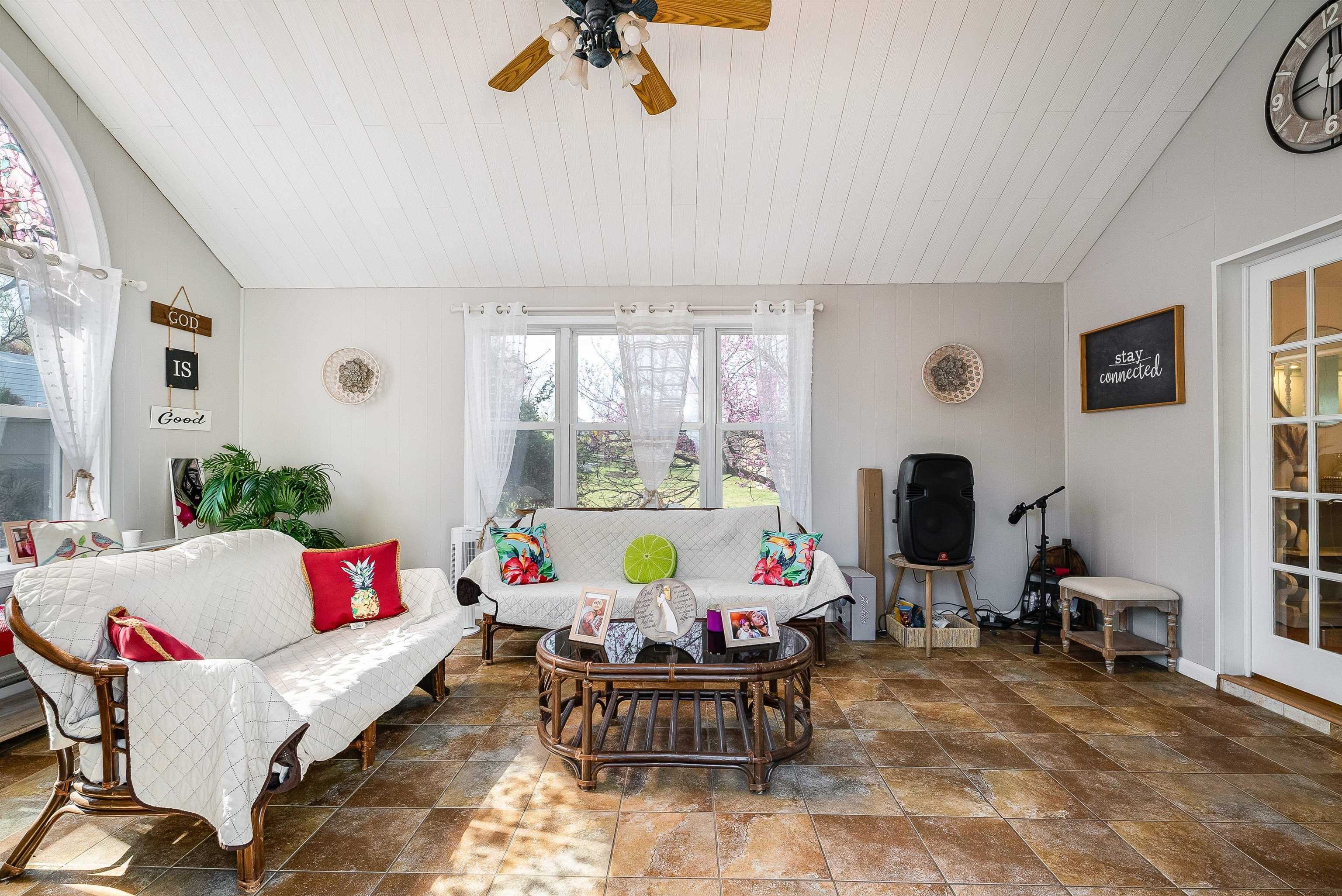 1023 GREENDALE RD