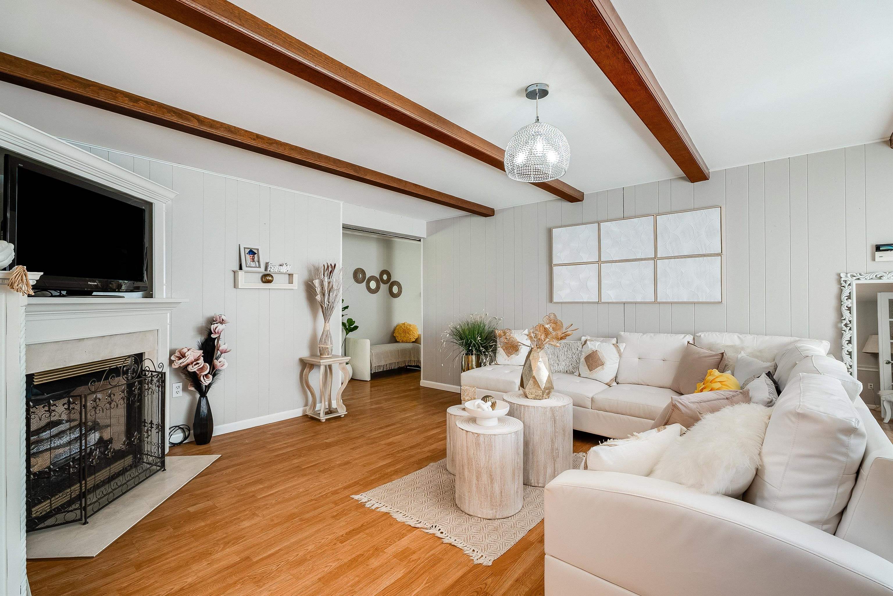 1023 GREENDALE RD