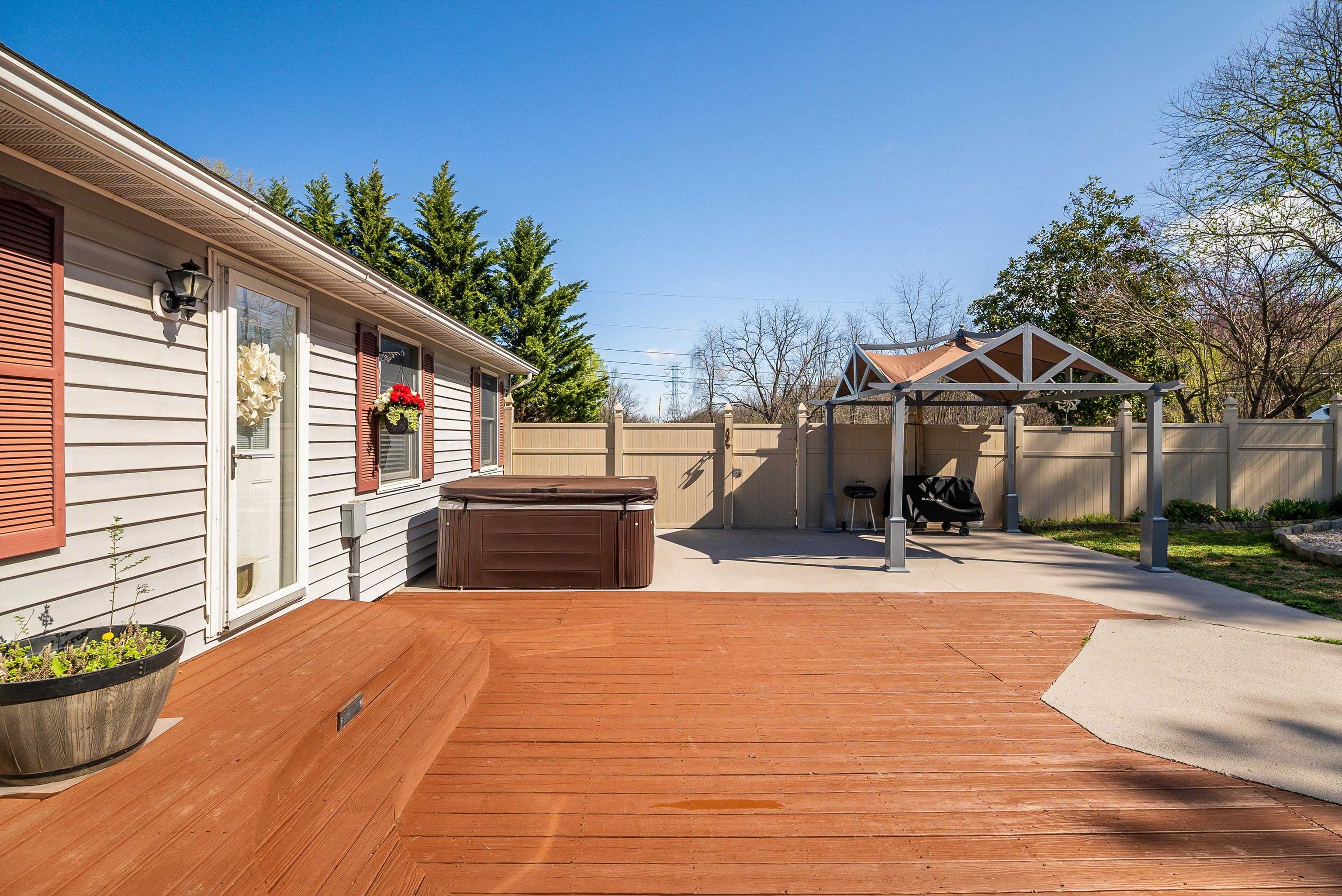 1023 GREENDALE RD