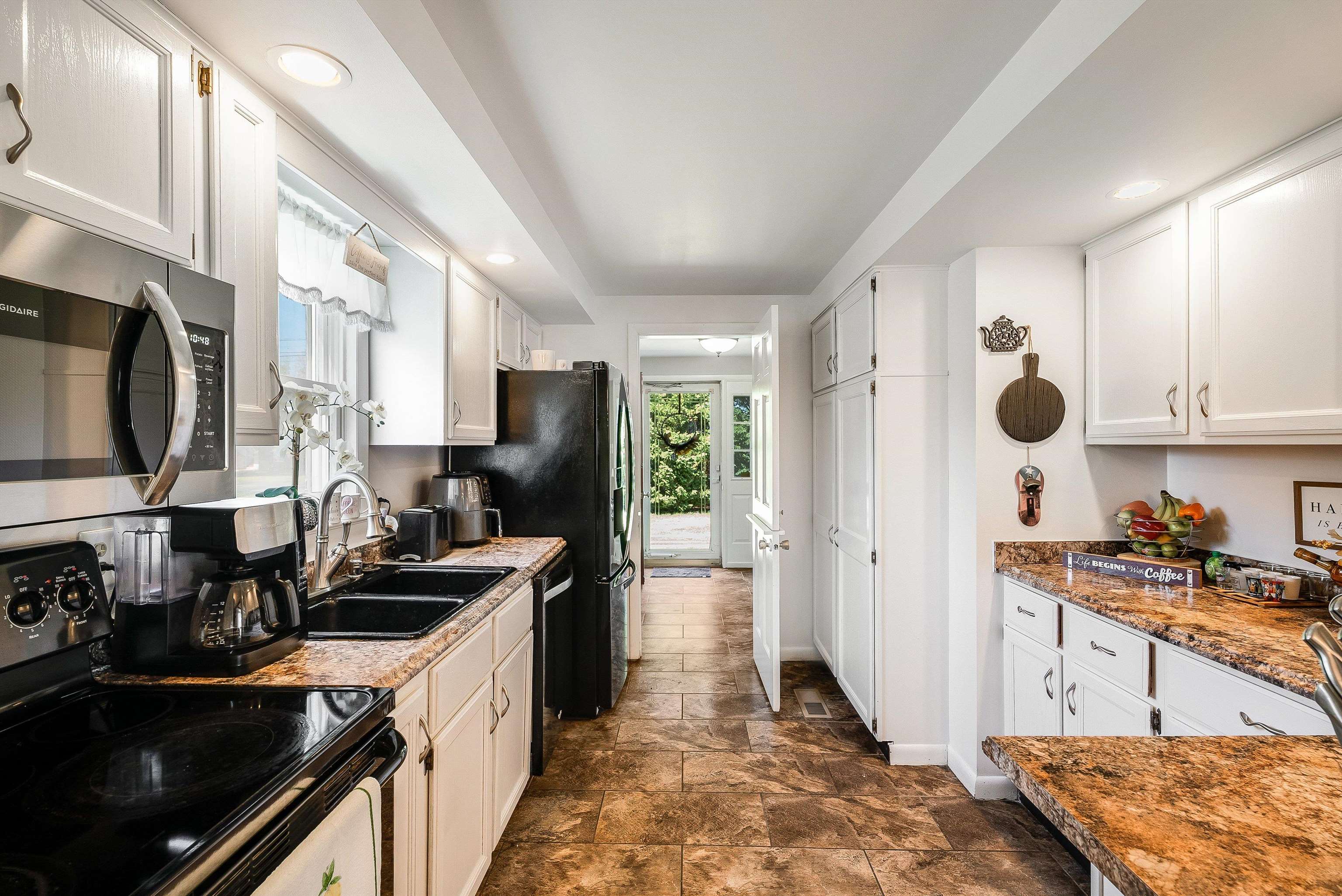 1023 GREENDALE RD