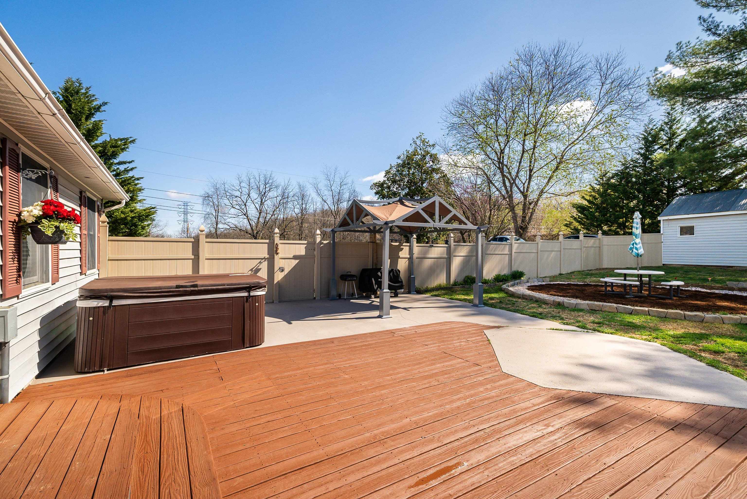 1023 GREENDALE RD