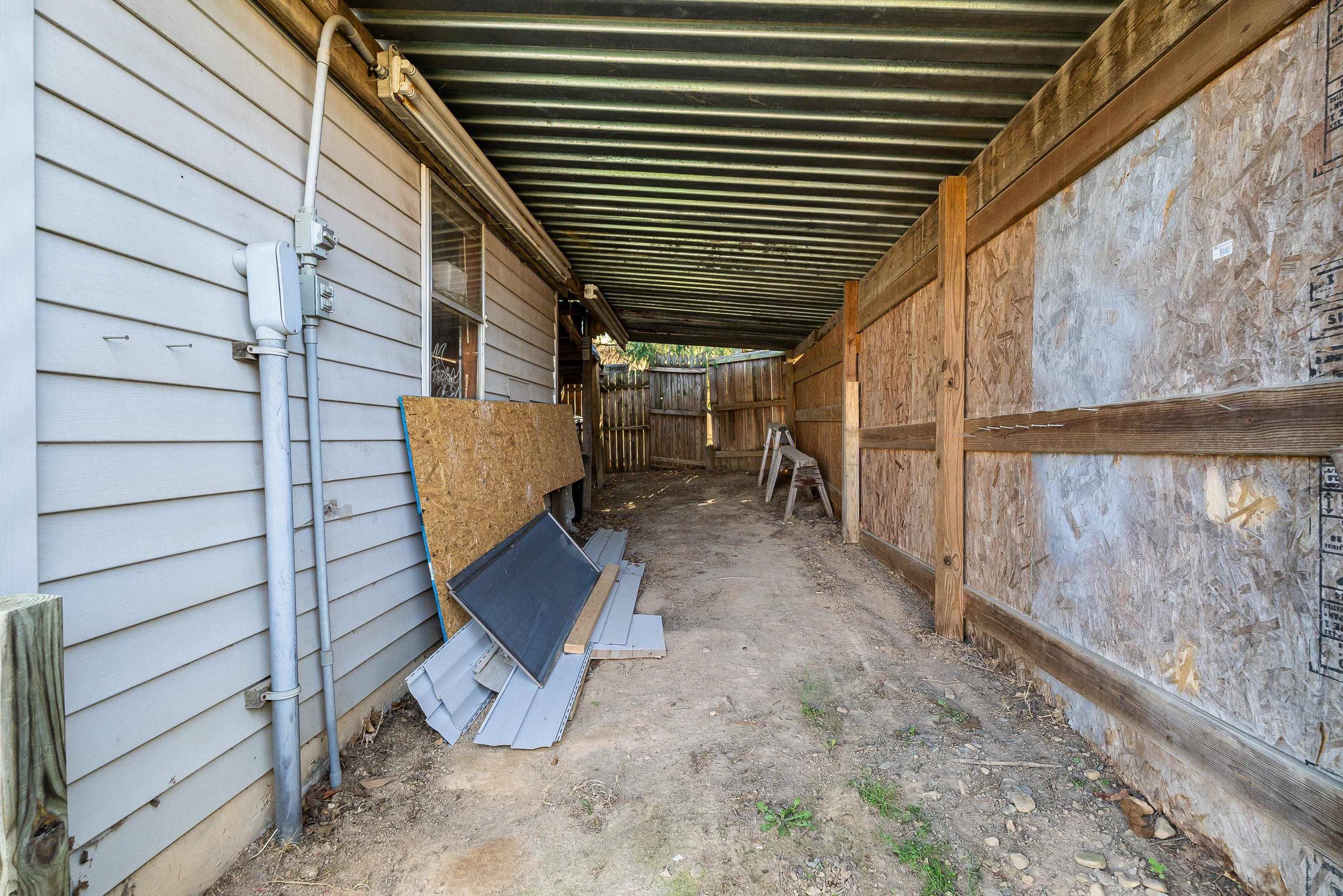 1023 GREENDALE RD
