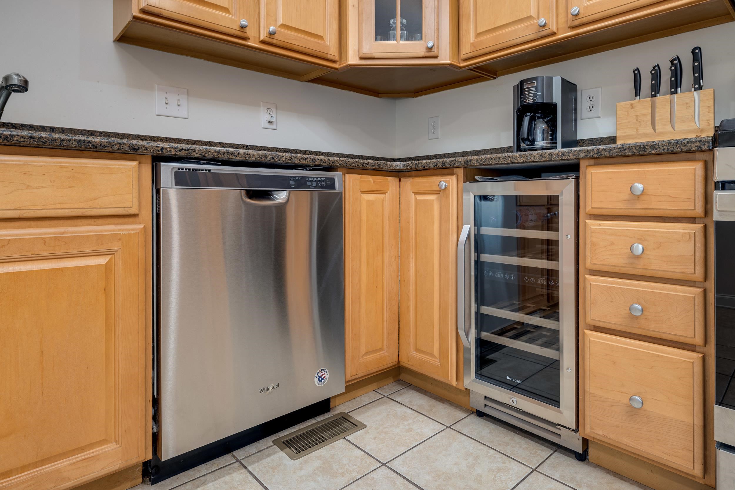 32 ABBEY CT