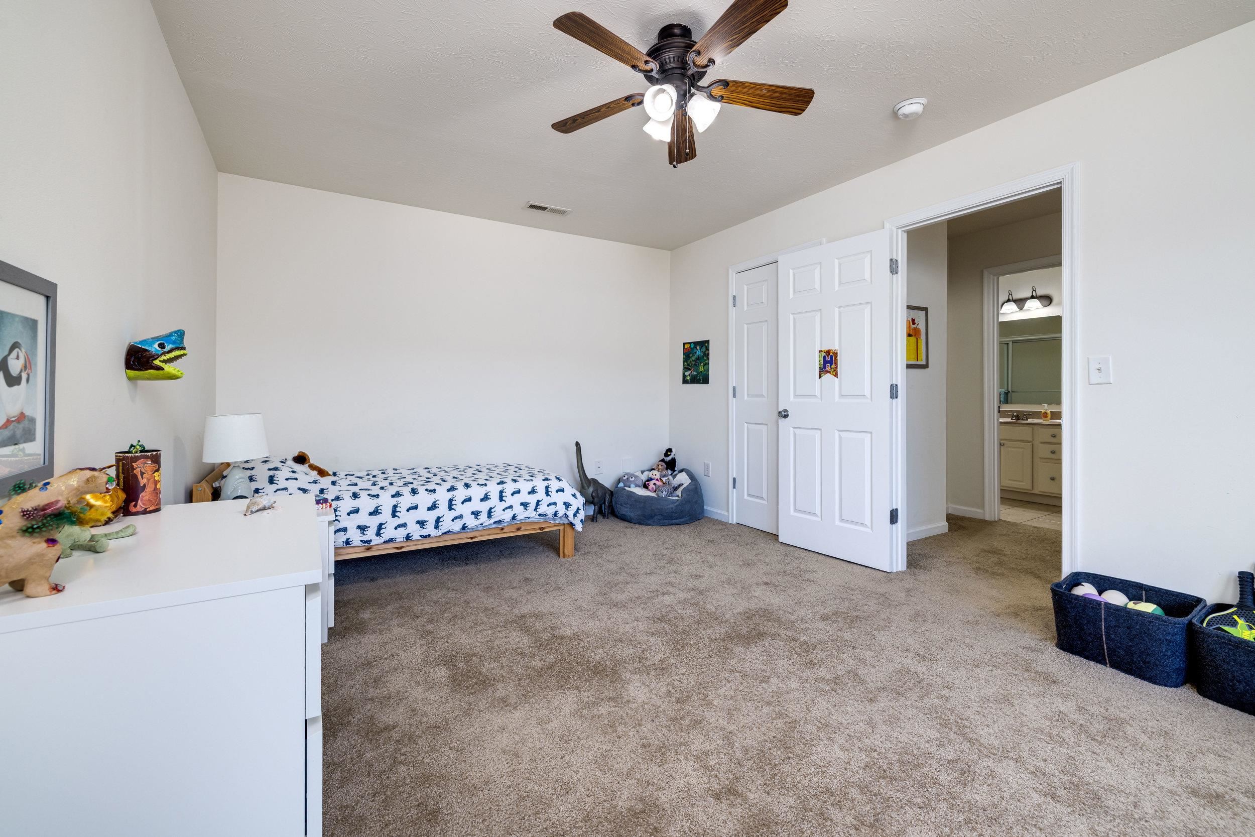 32 ABBEY CT