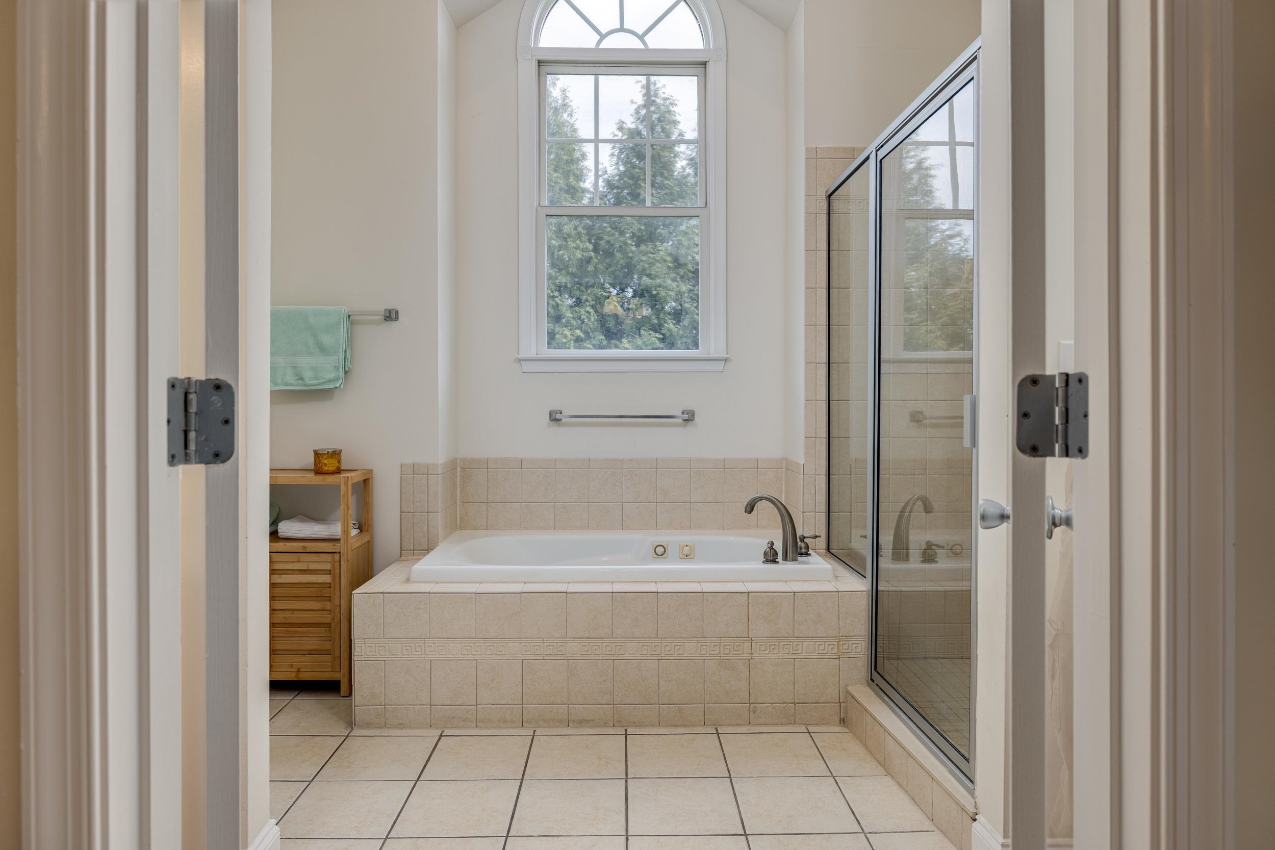 32 ABBEY CT