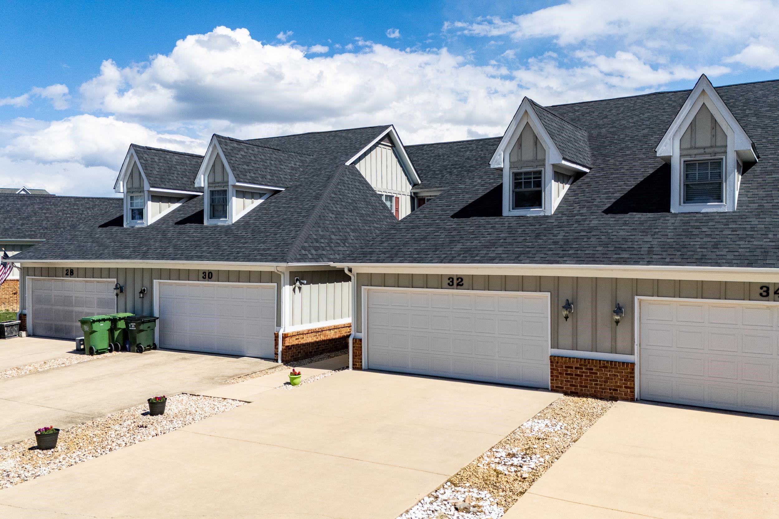 32 ABBEY CT