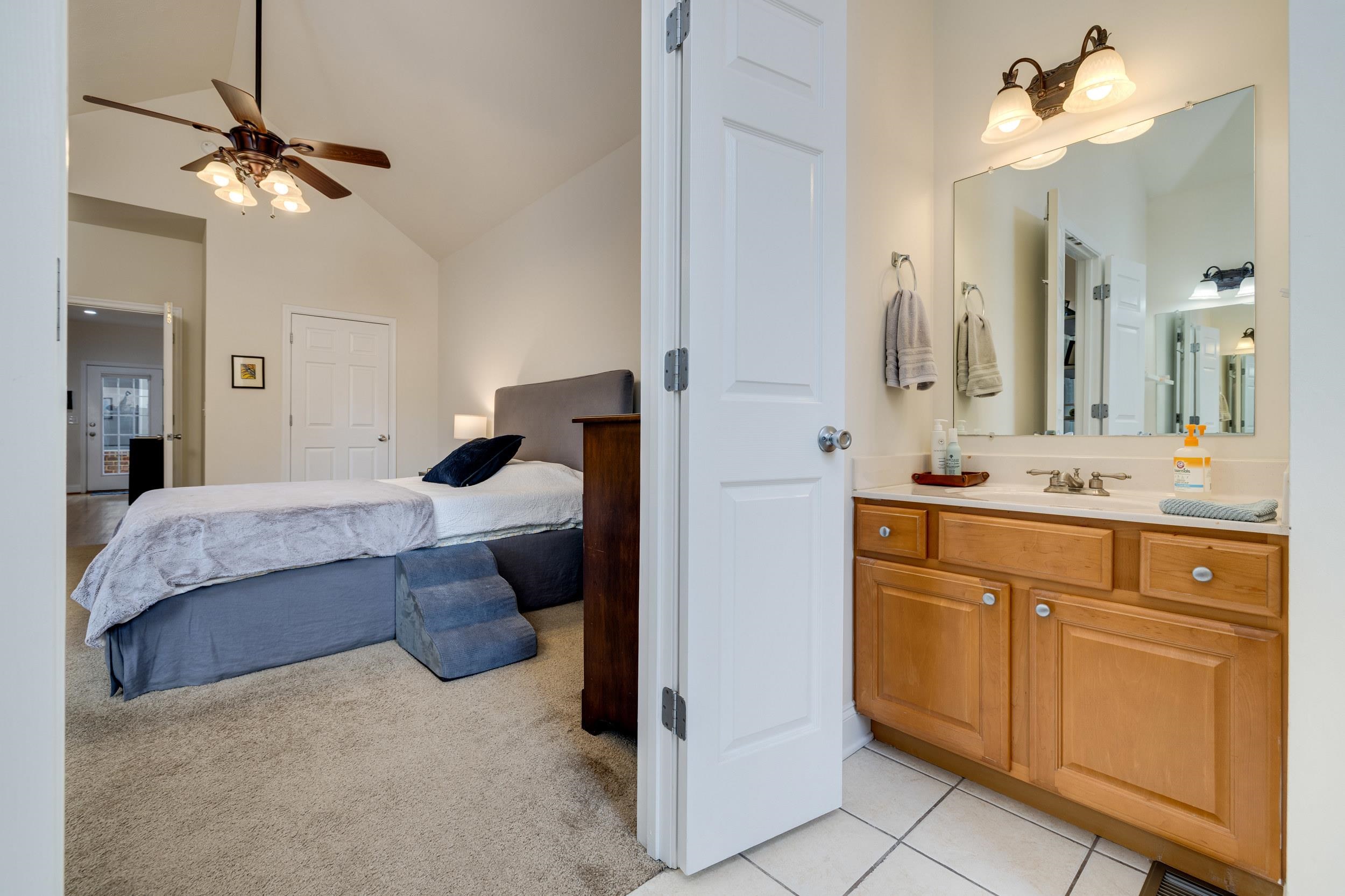 32 ABBEY CT