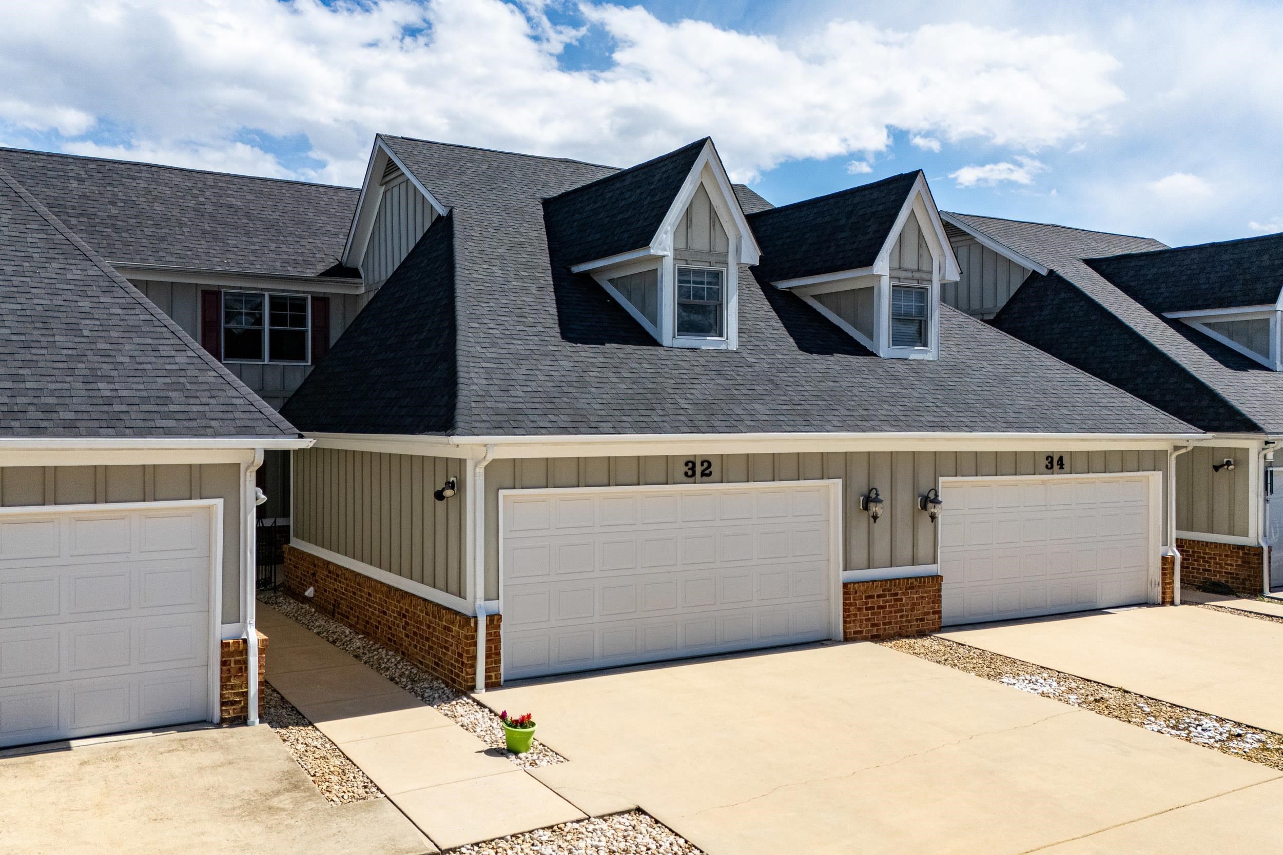 32 ABBEY CT