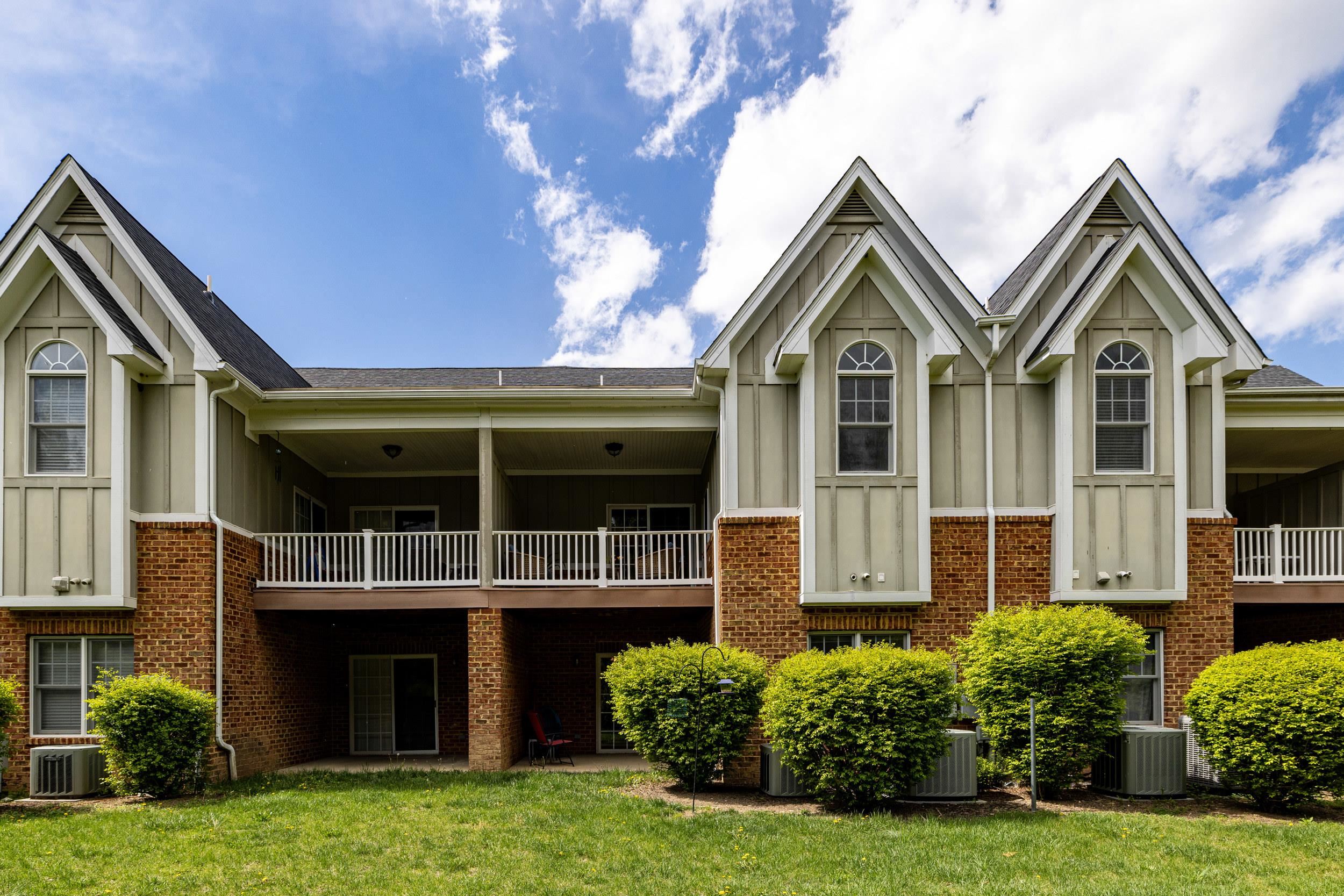 32 ABBEY CT