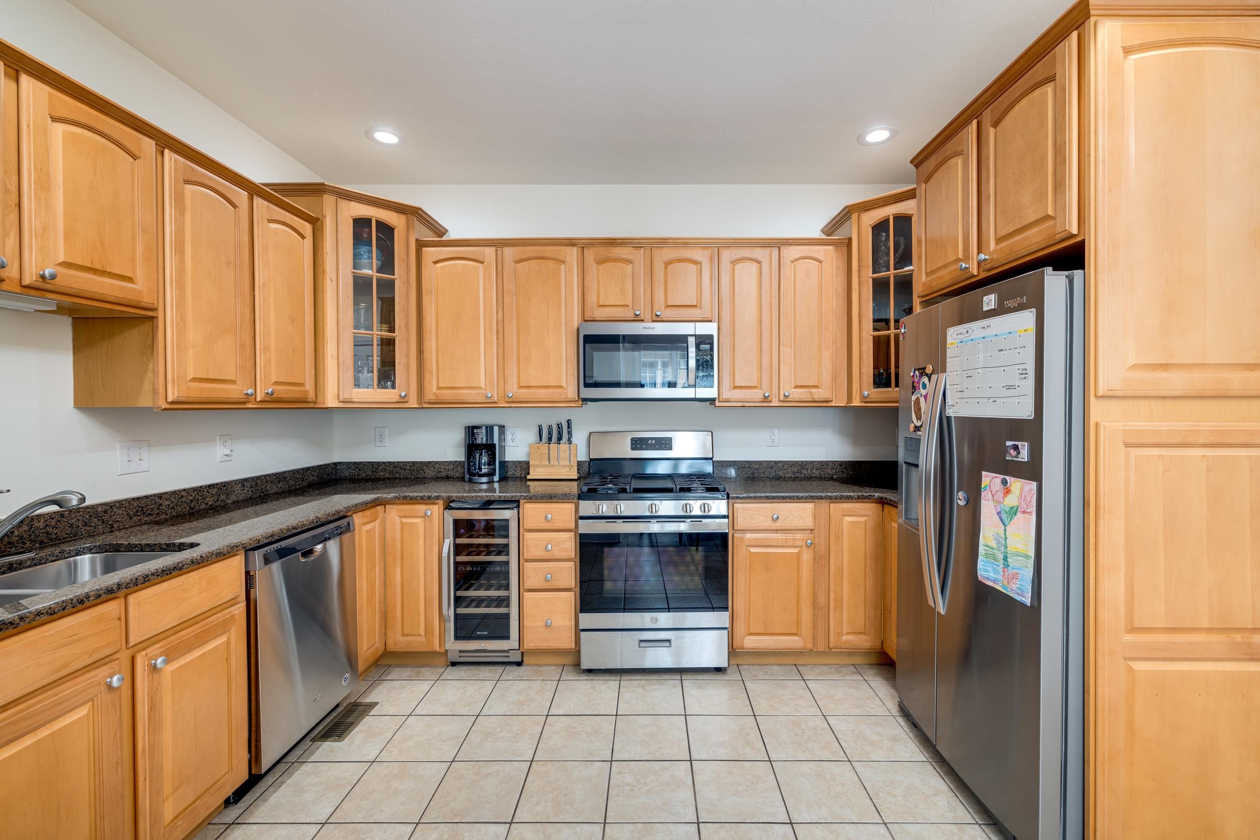 32 ABBEY CT