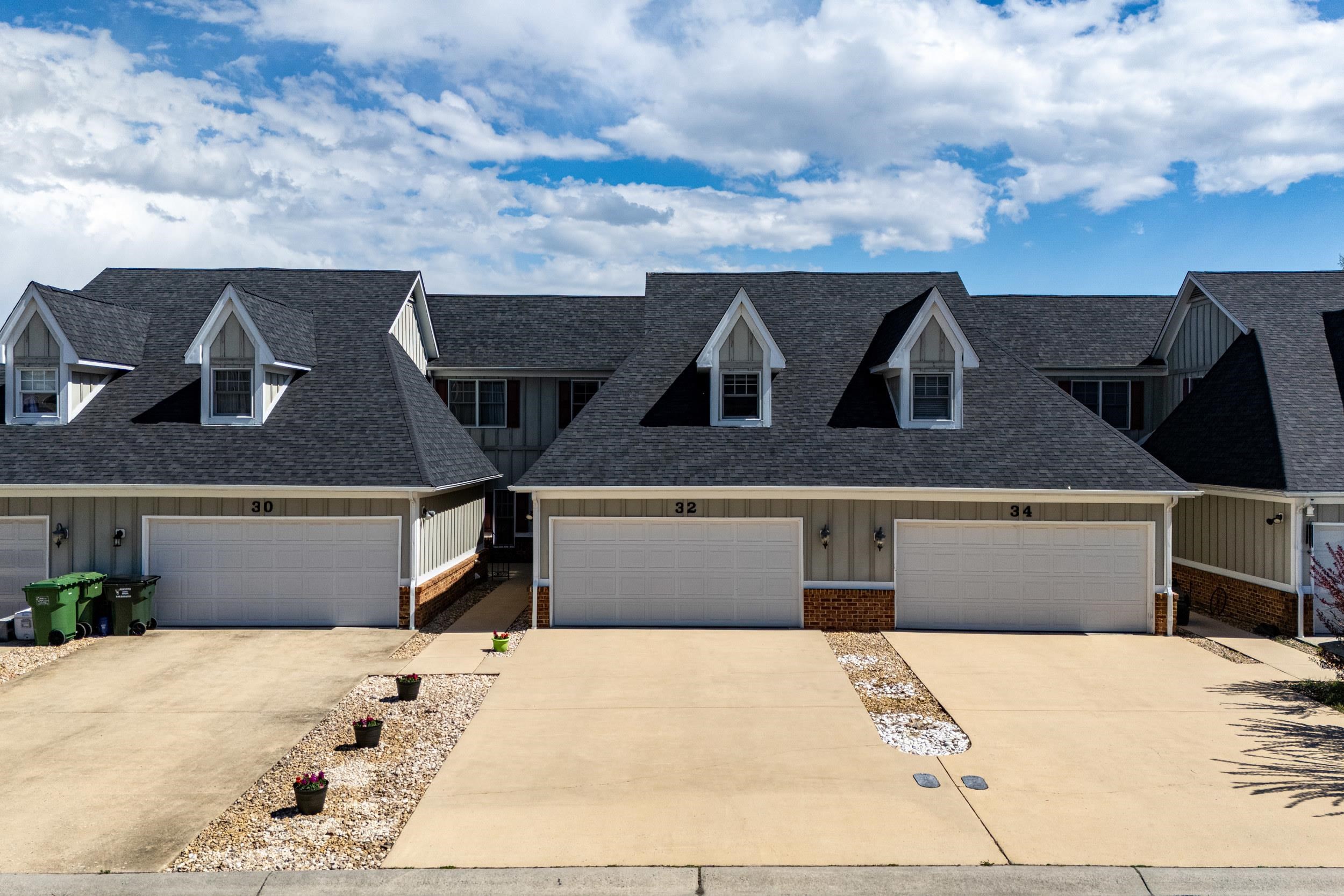 32 ABBEY CT