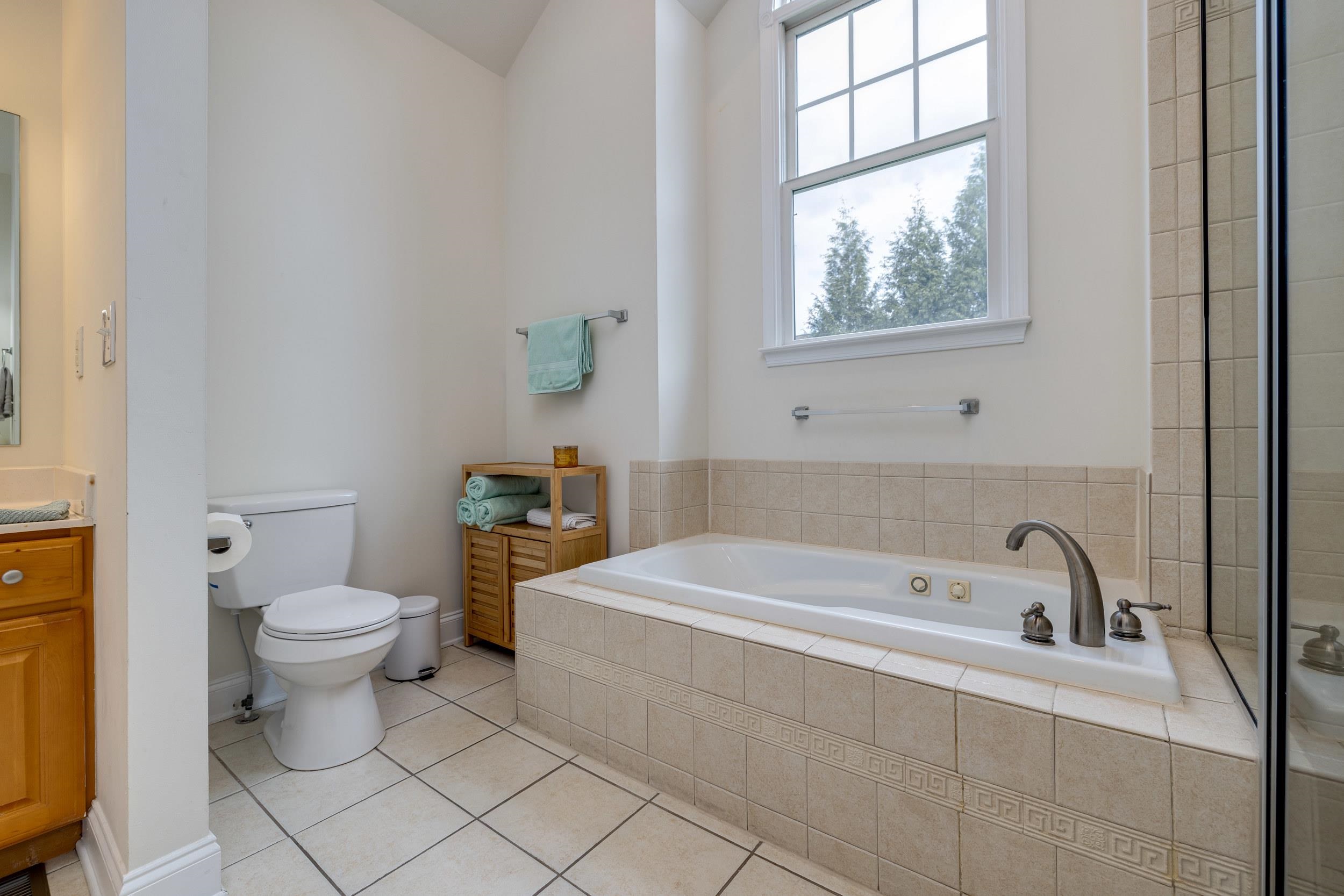 32 ABBEY CT