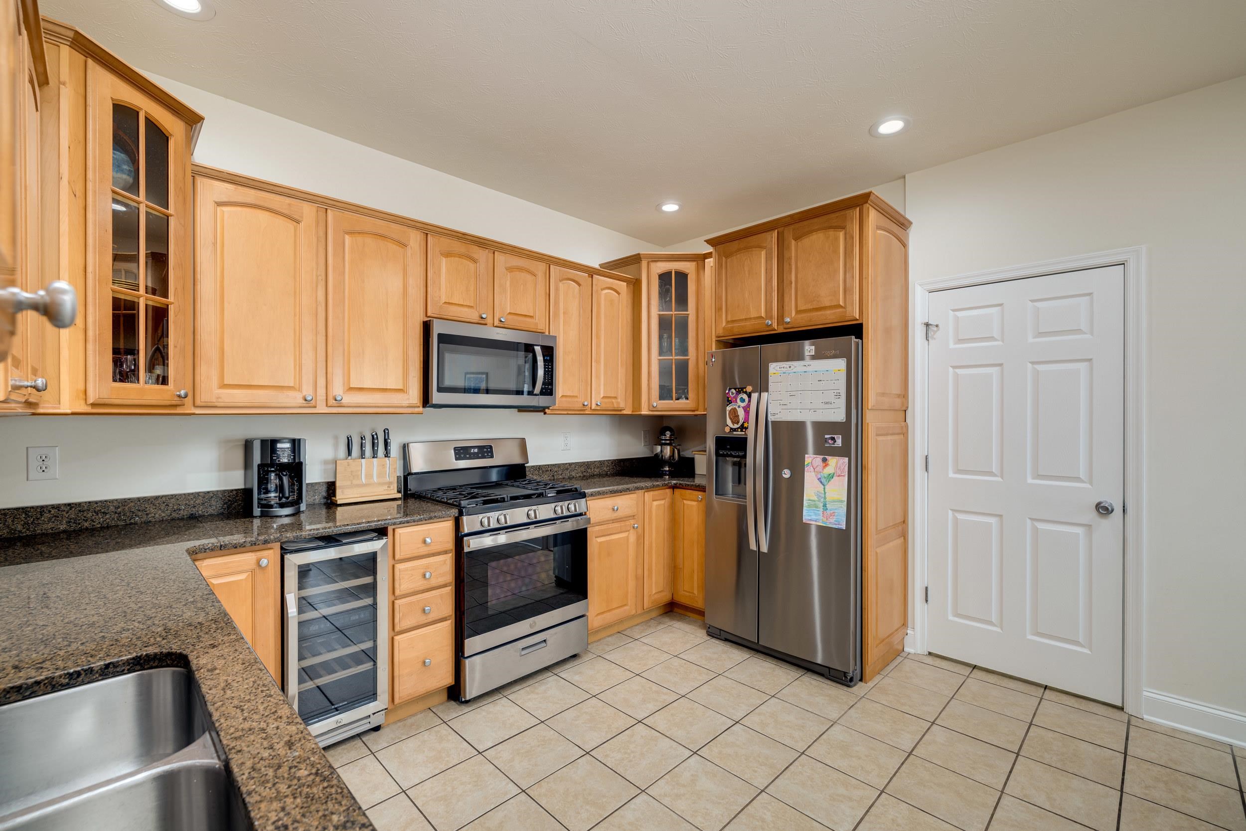 32 ABBEY CT
