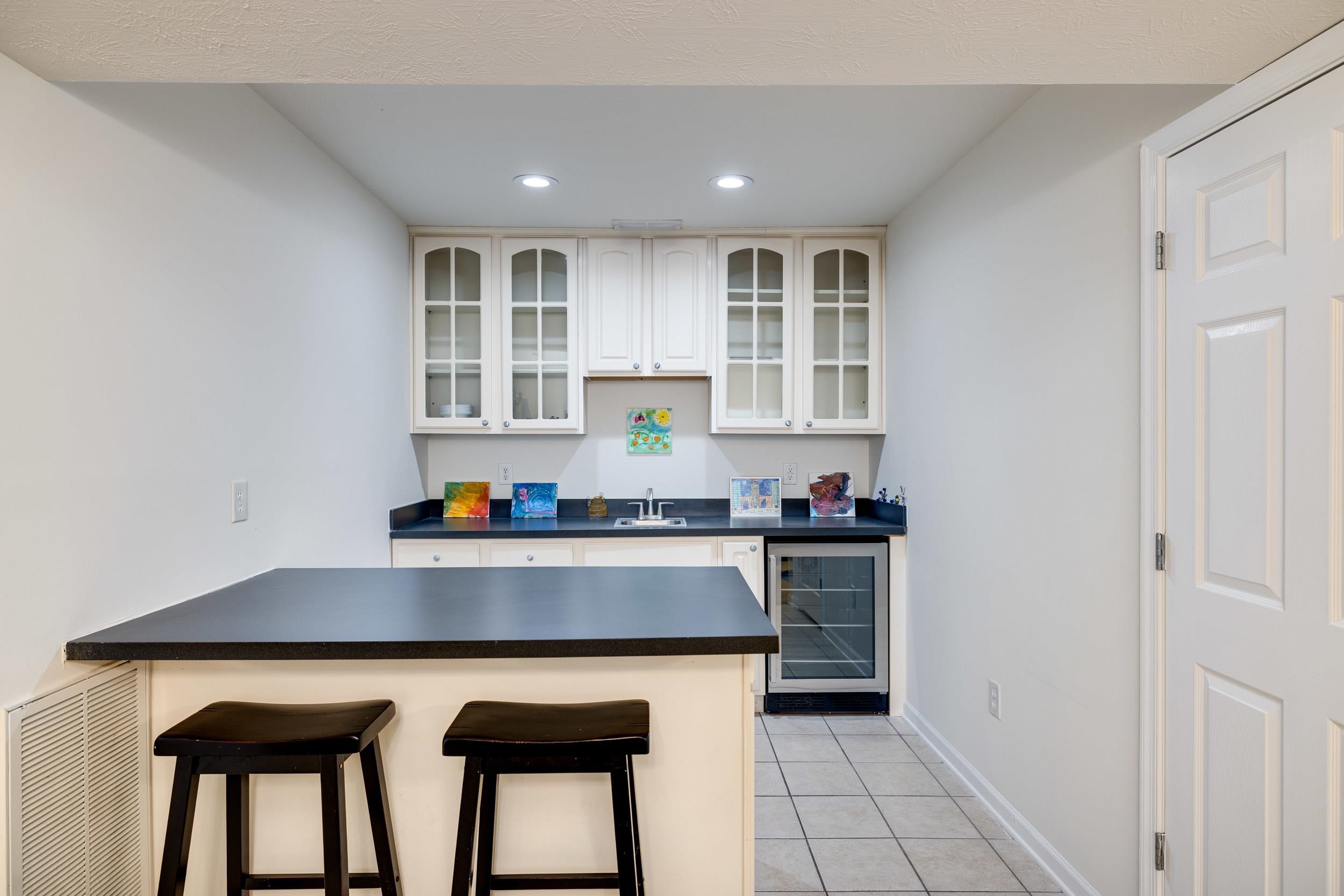 32 ABBEY CT