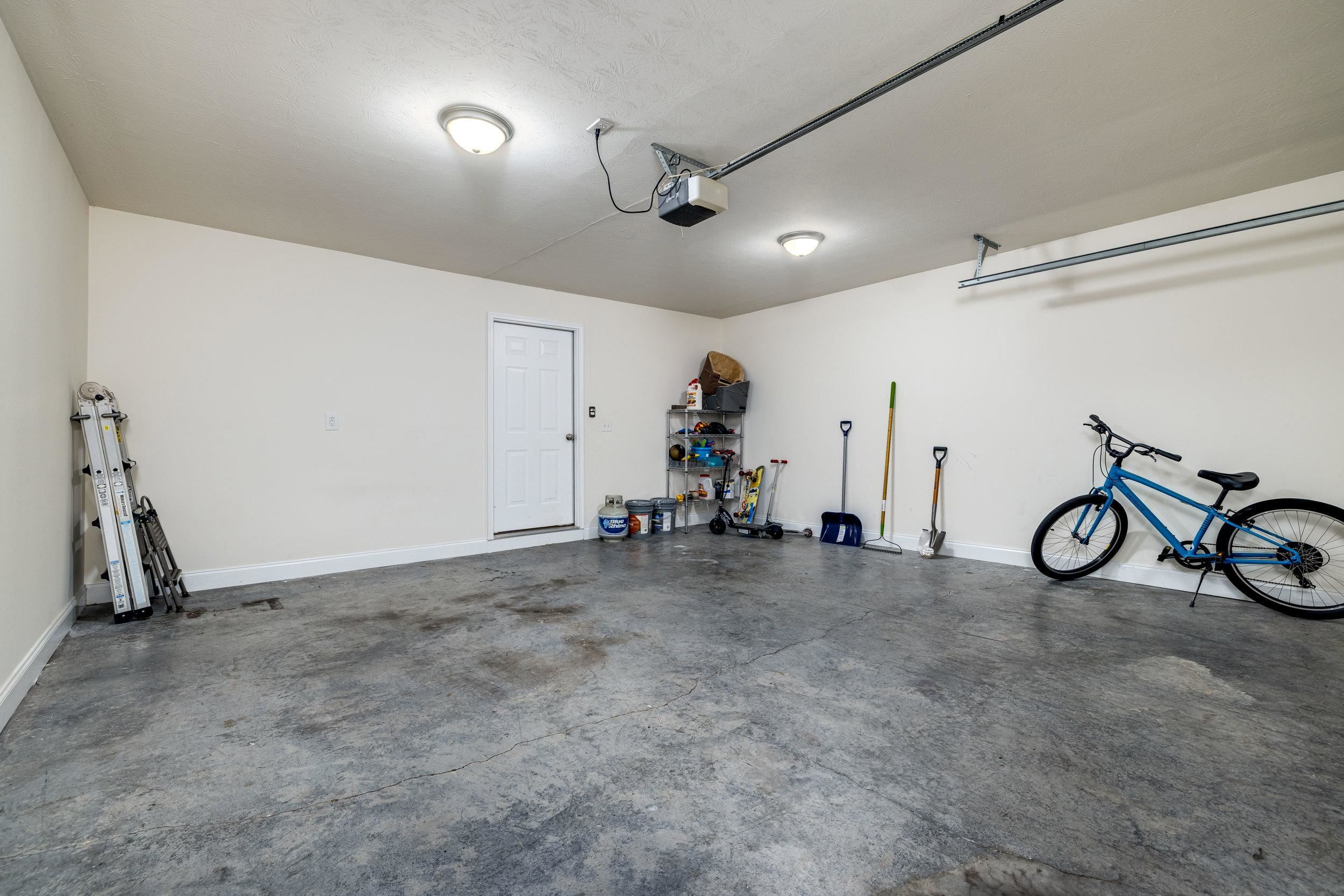 32 ABBEY CT