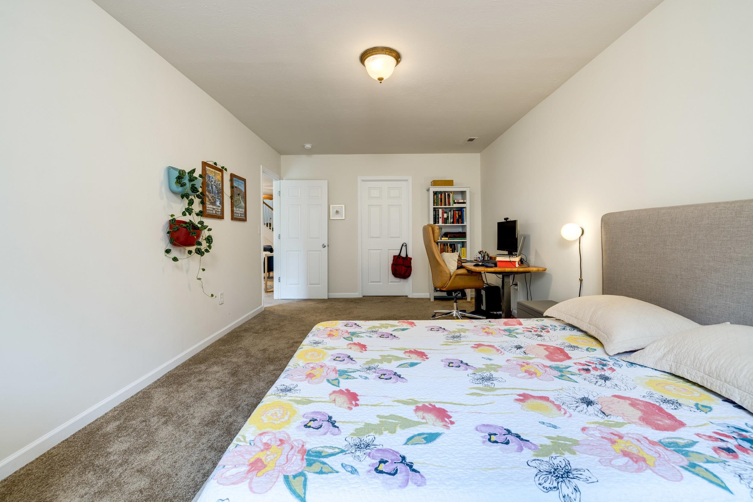 32 ABBEY CT