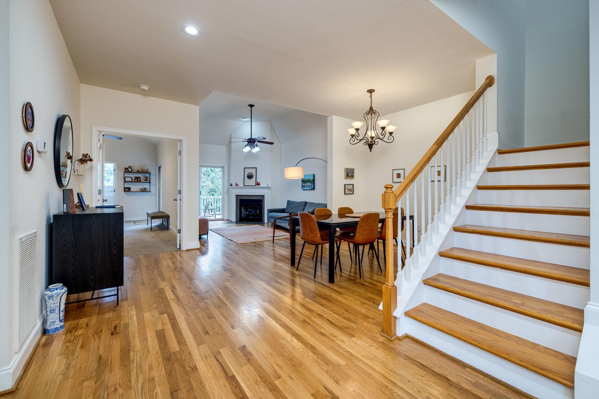 32 ABBEY CT