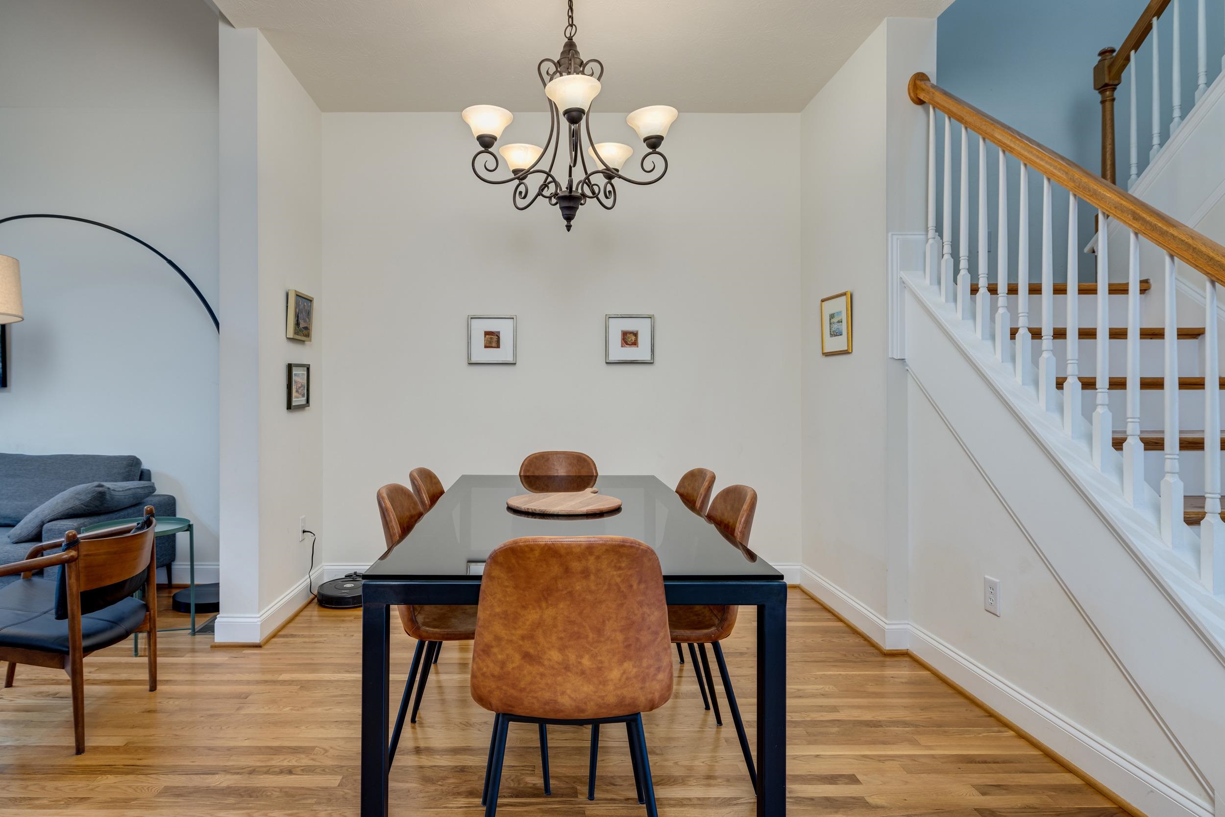 32 ABBEY CT