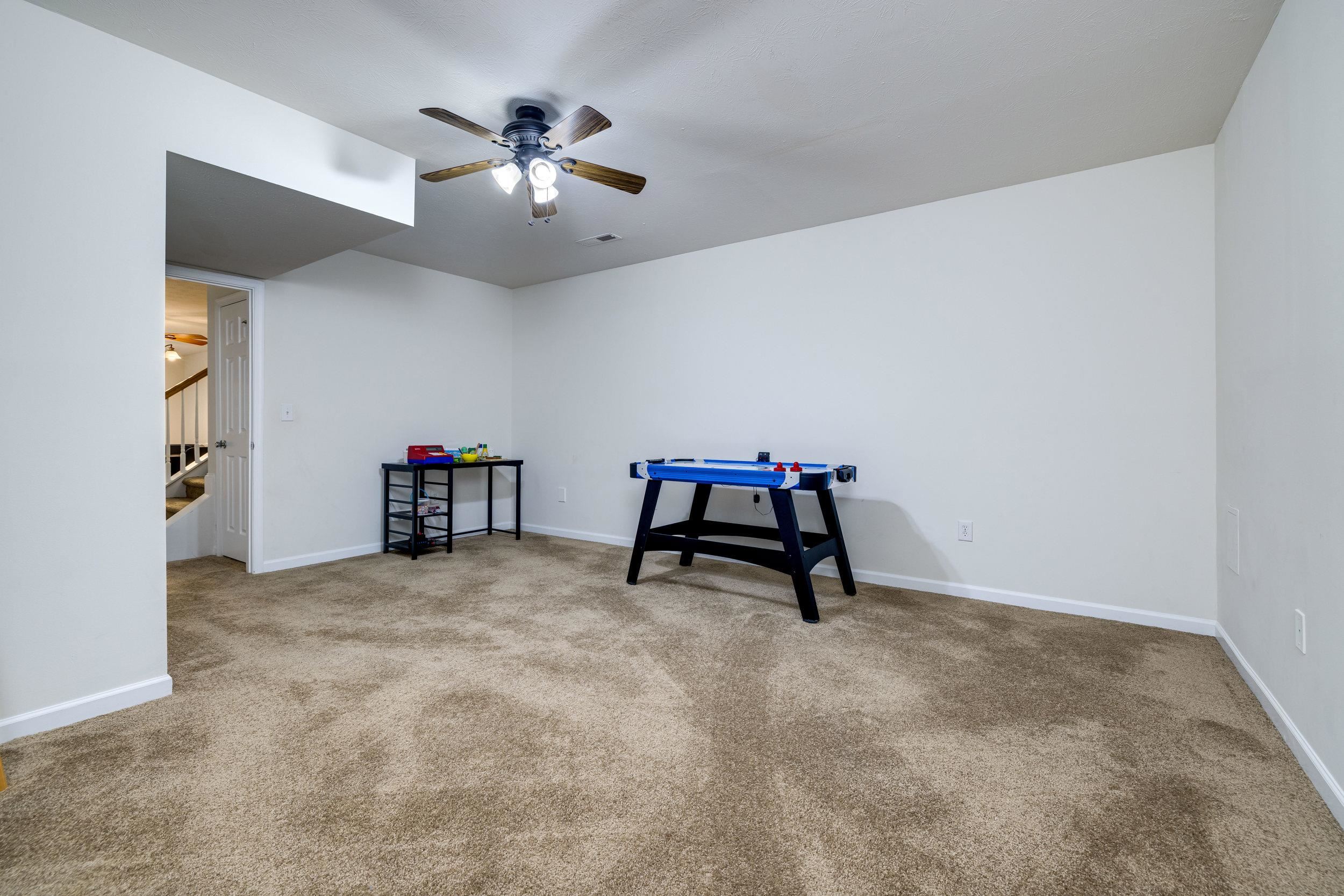 32 ABBEY CT