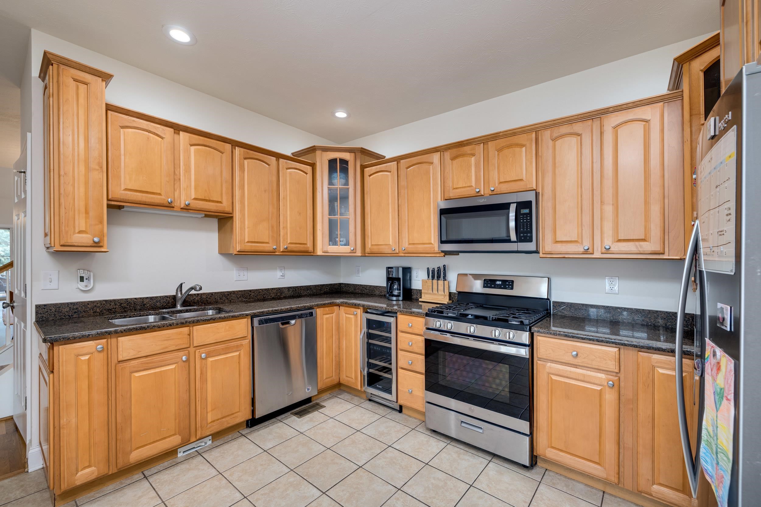 32 ABBEY CT