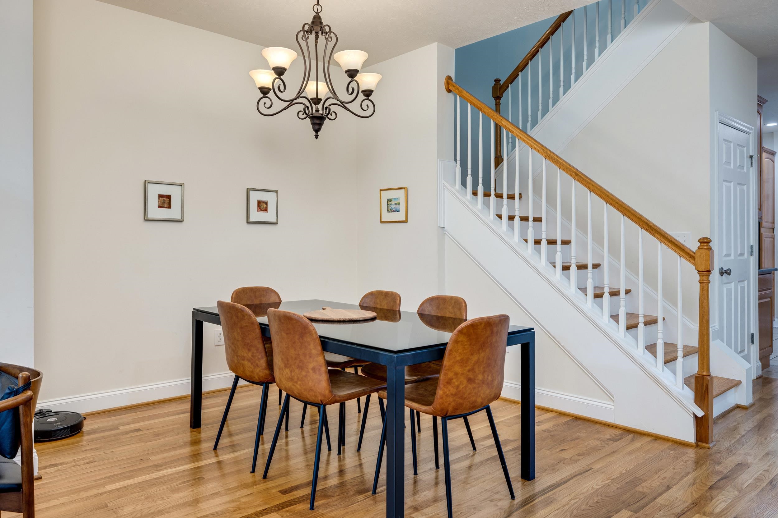 32 ABBEY CT