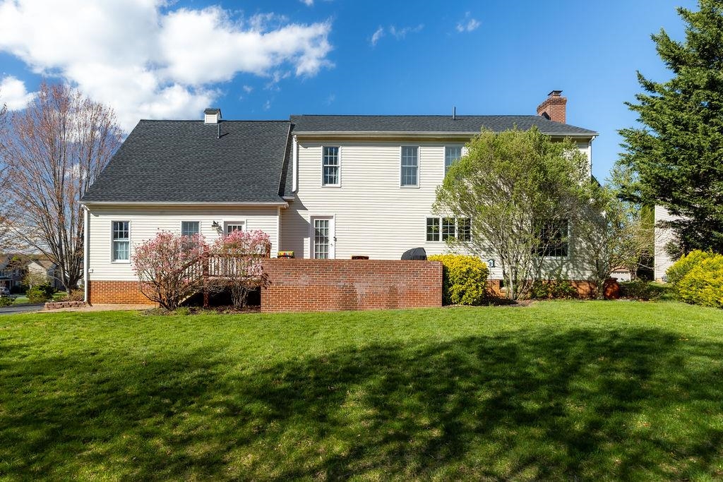 100 BUCKINGHAM PL