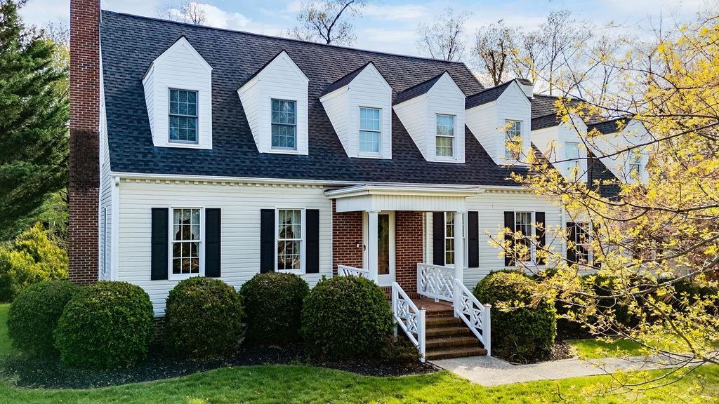 100 BUCKINGHAM PL