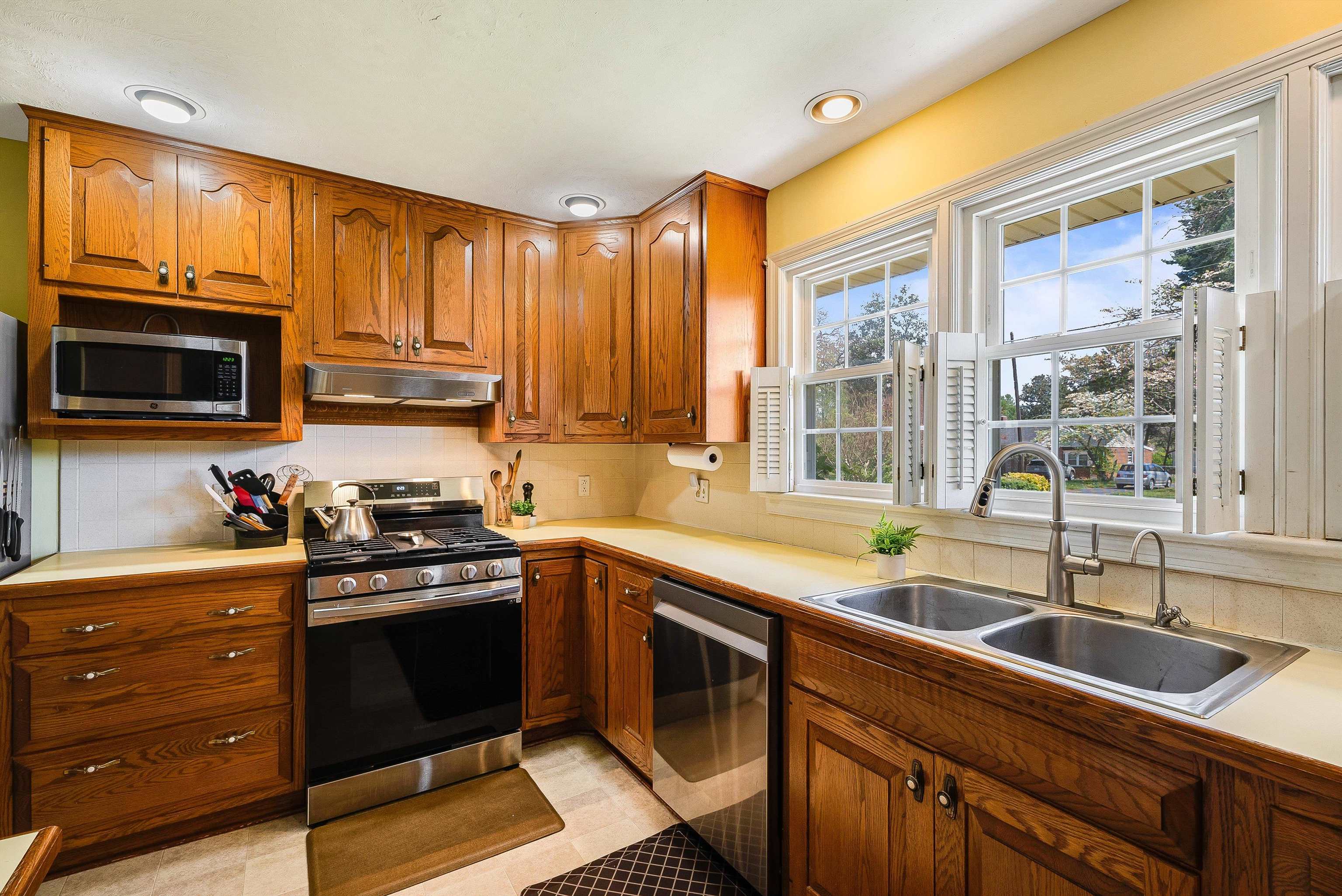 218 COURT RD