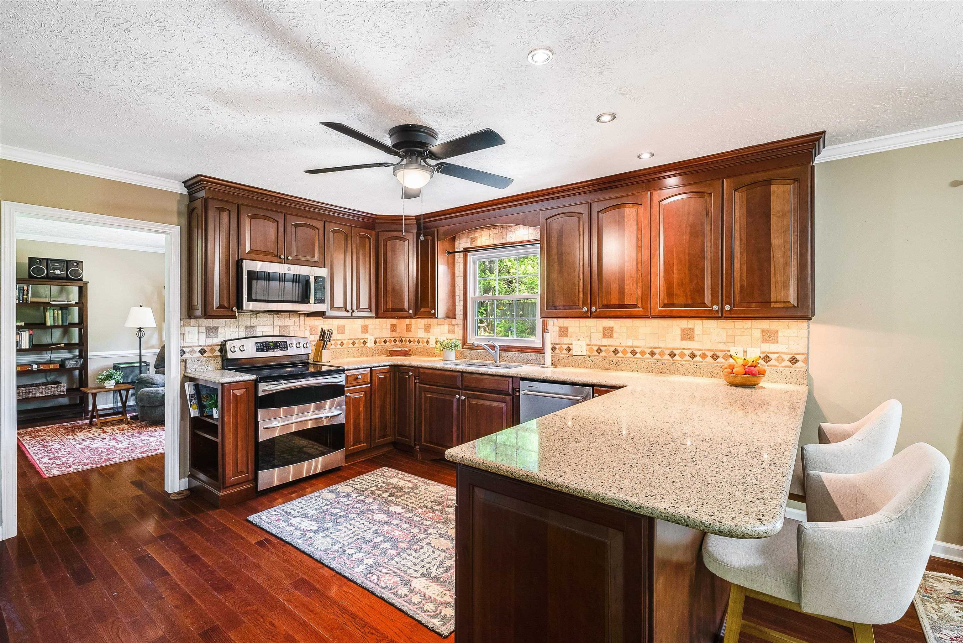 304 PELHAM DR
