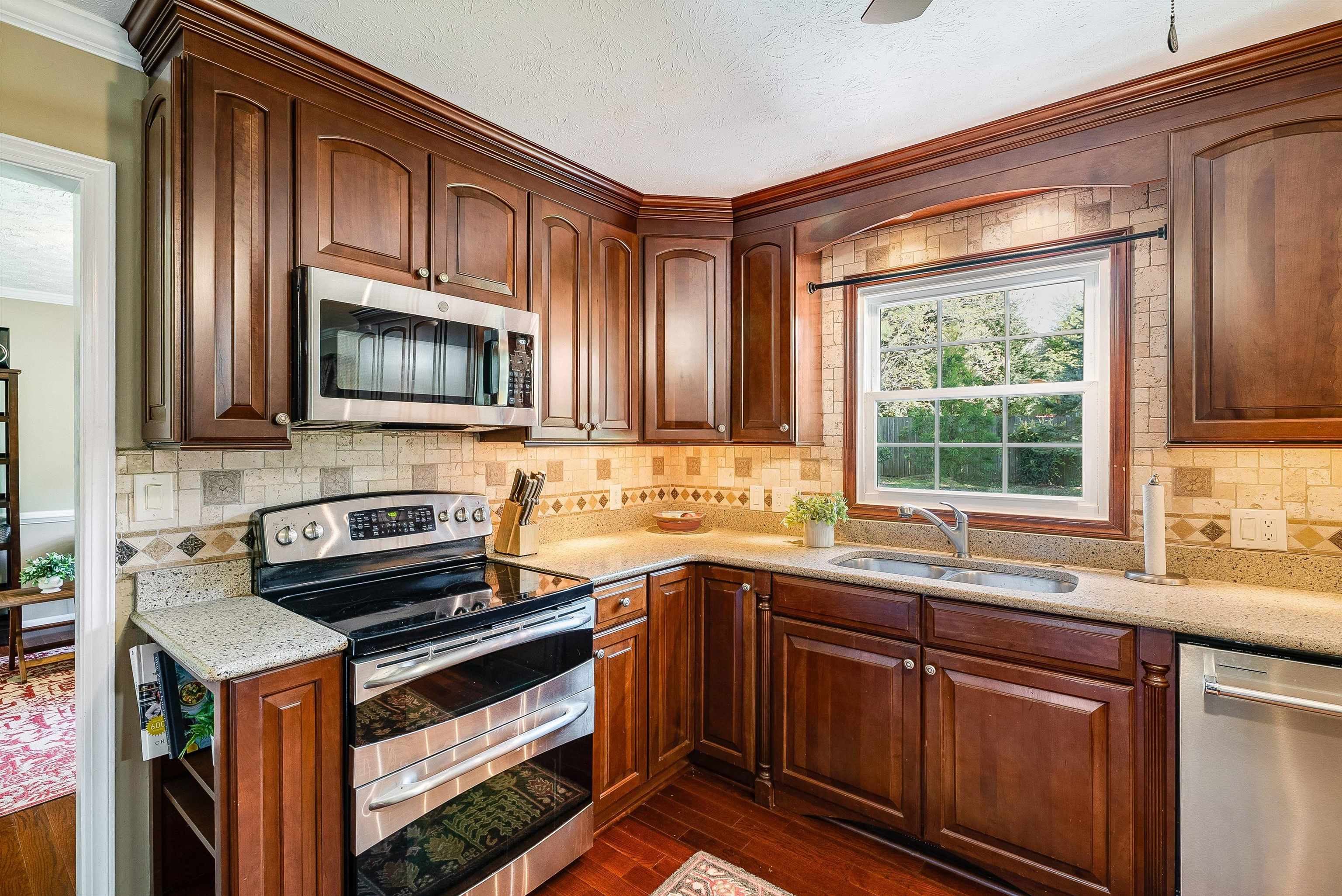 304 PELHAM DR