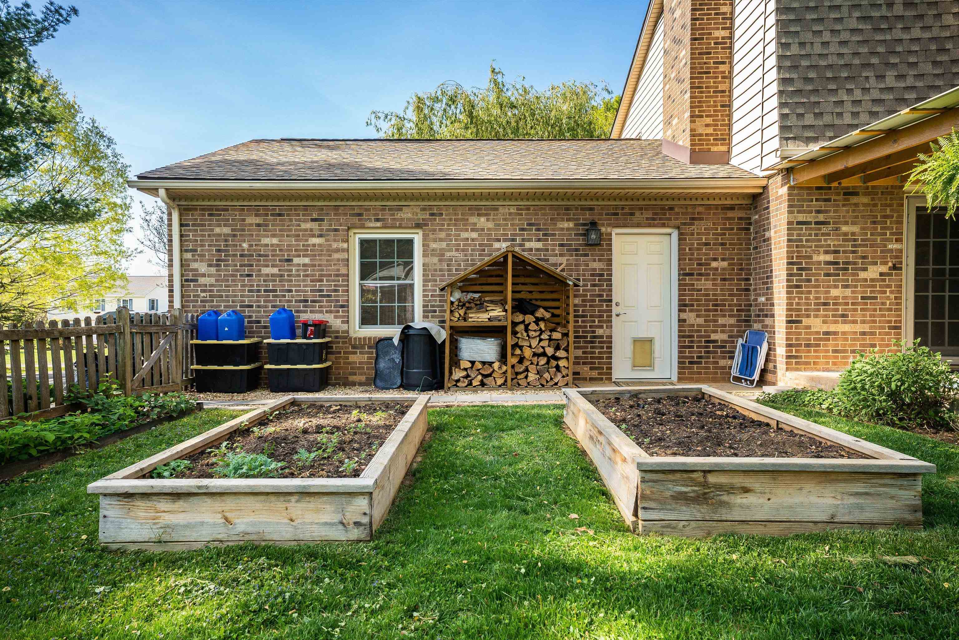 304 PELHAM DR