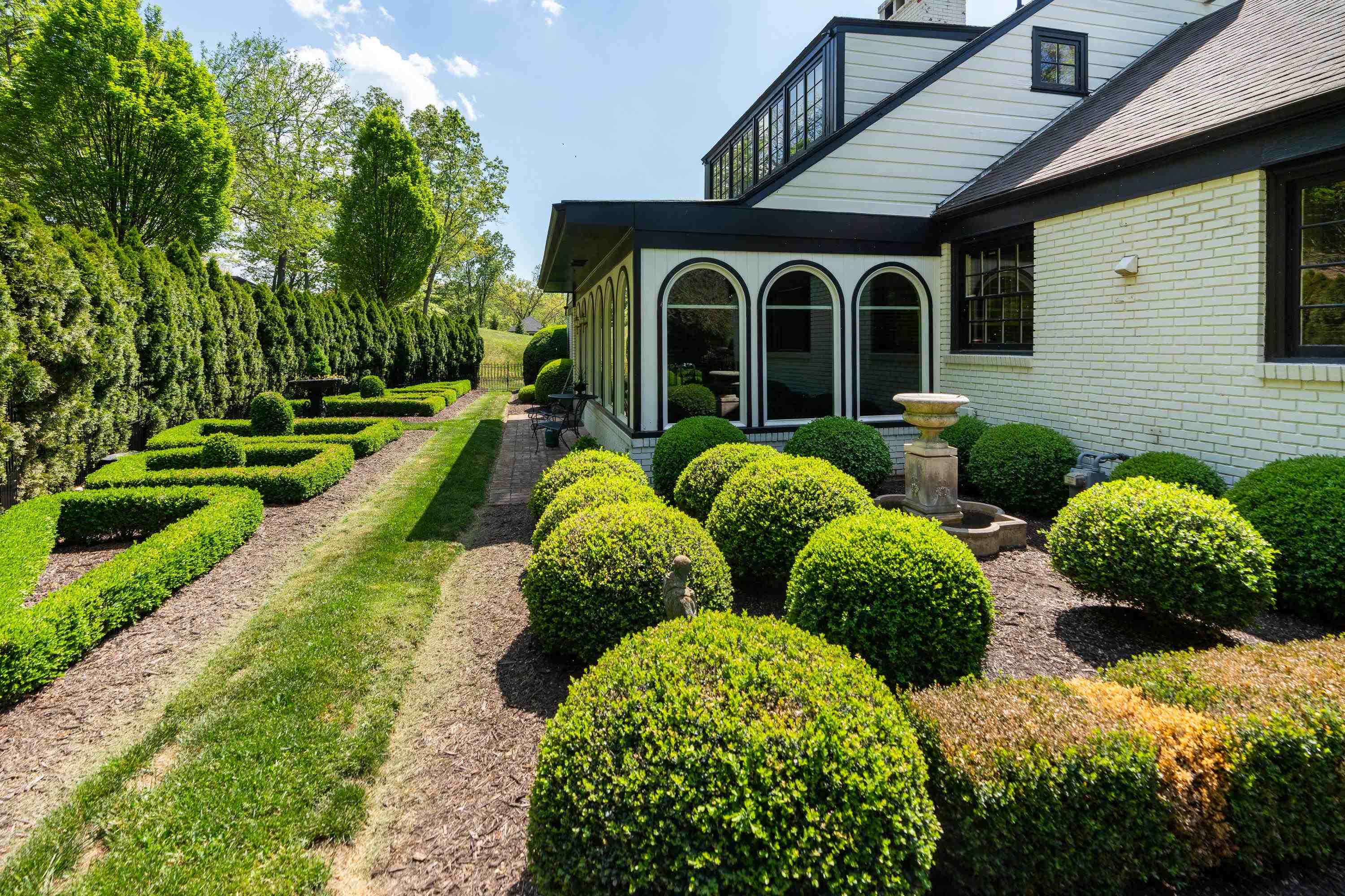 1431 DOGWOOD RD