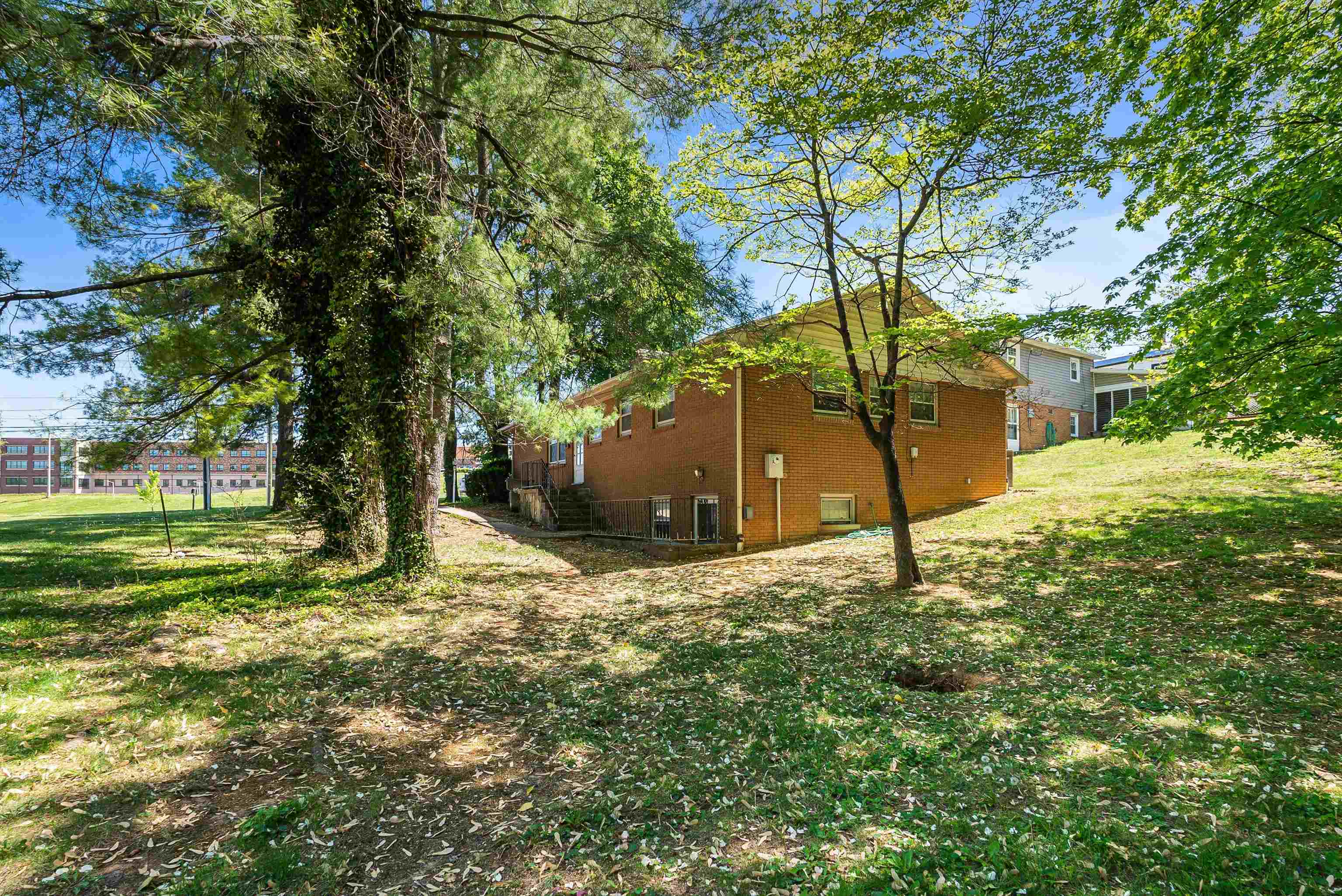 1408 N COALTER ST