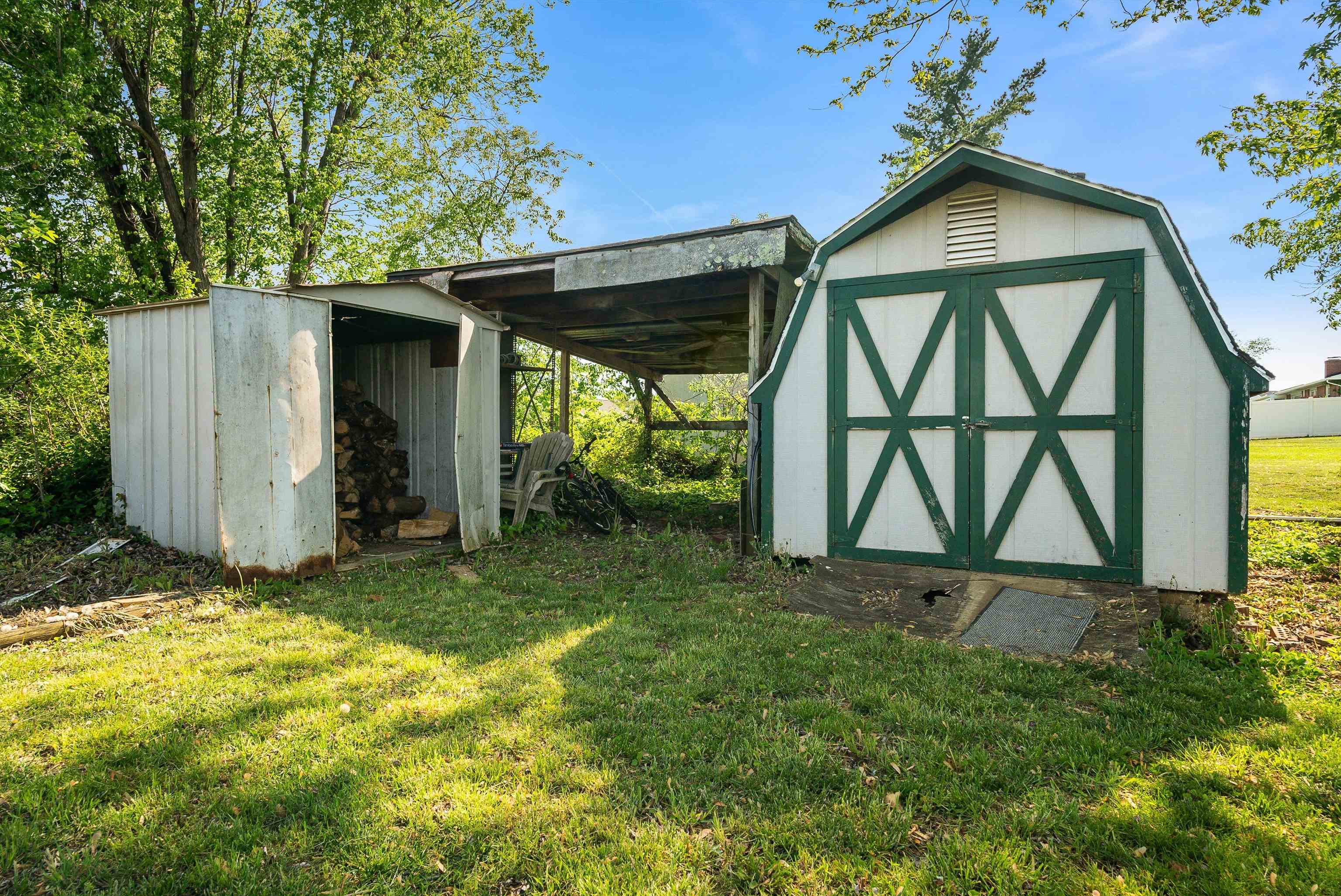 135 SUNSET DR