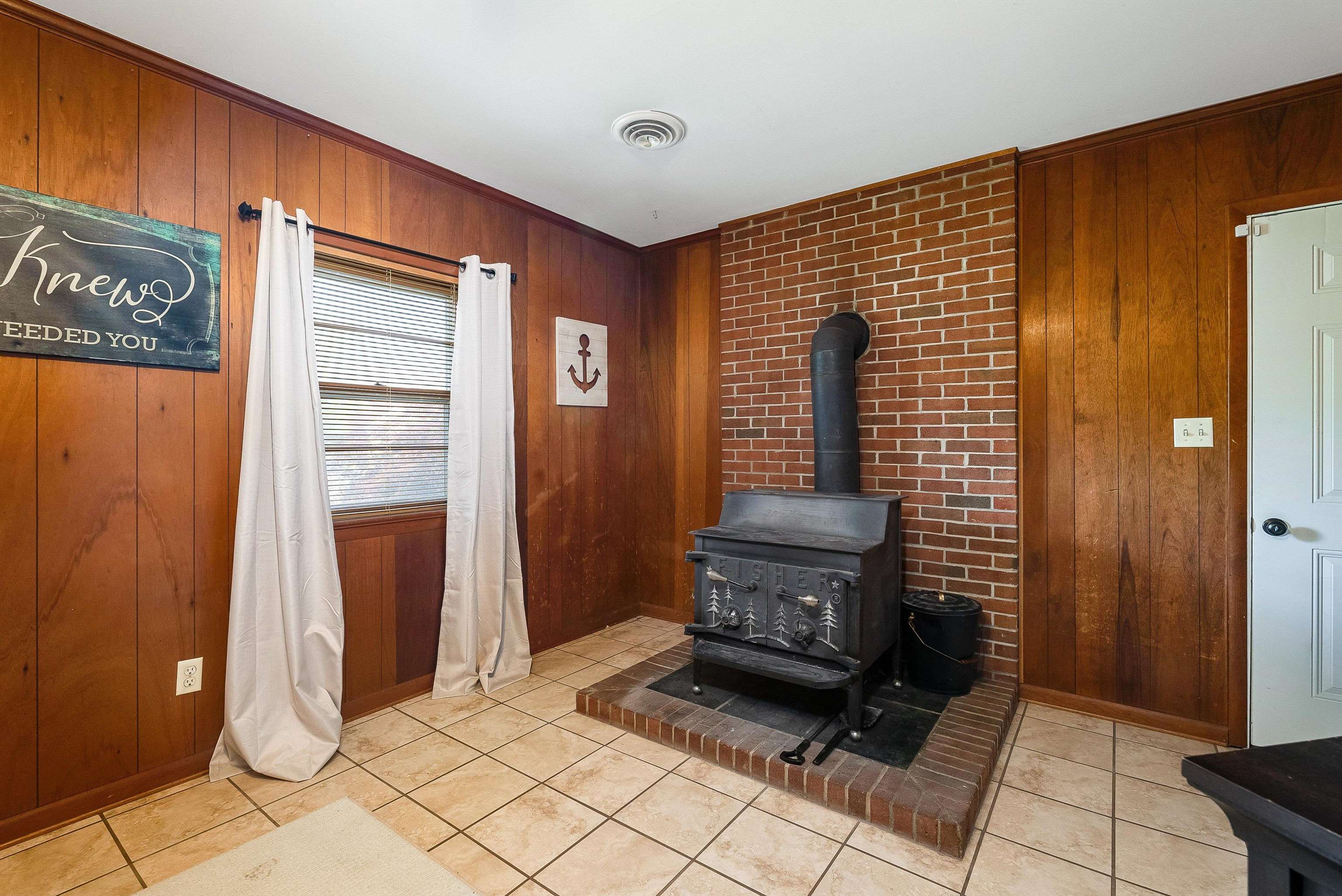 135 SUNSET DR