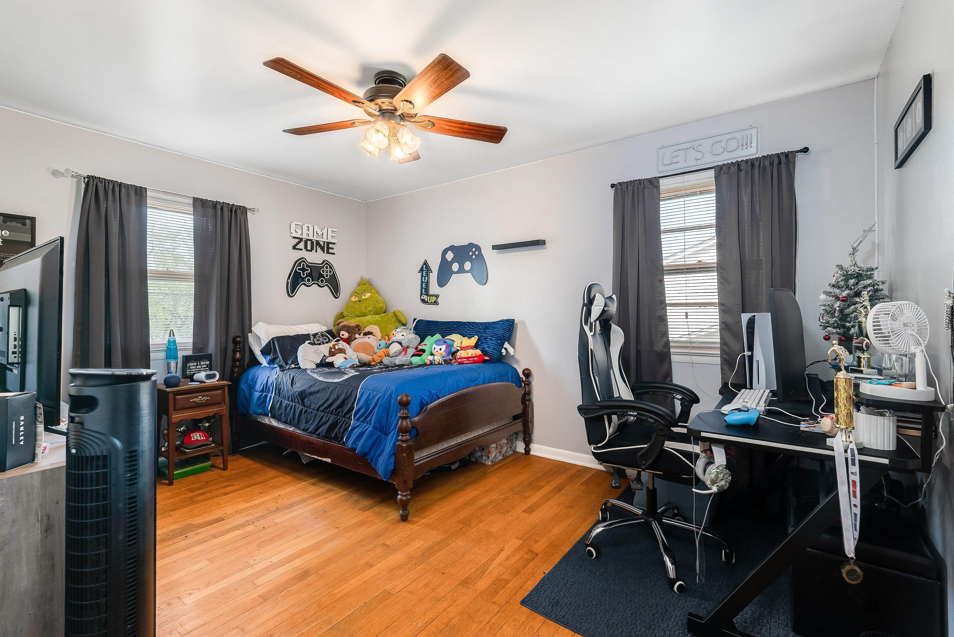 135 SUNSET DR