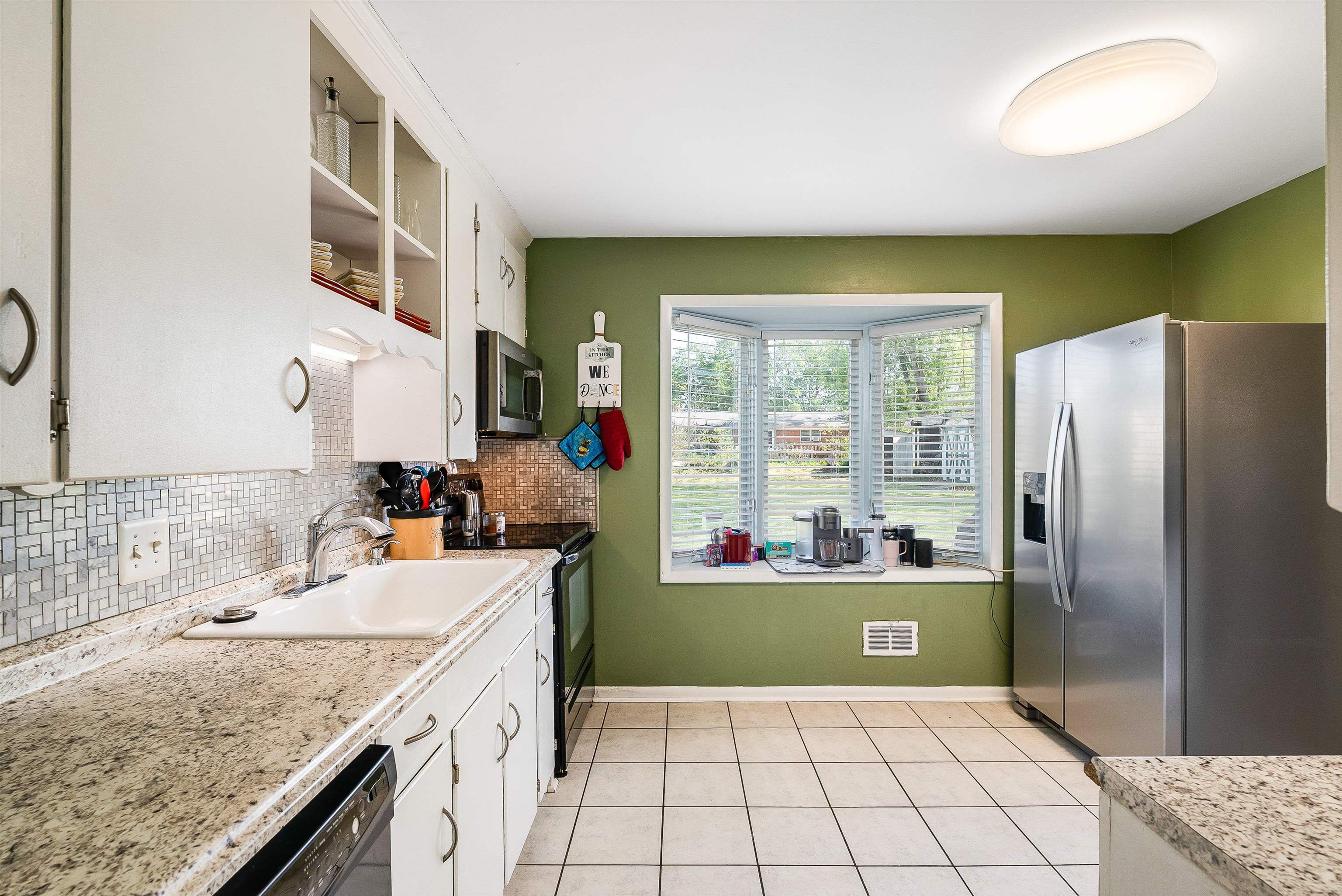 135 SUNSET DR