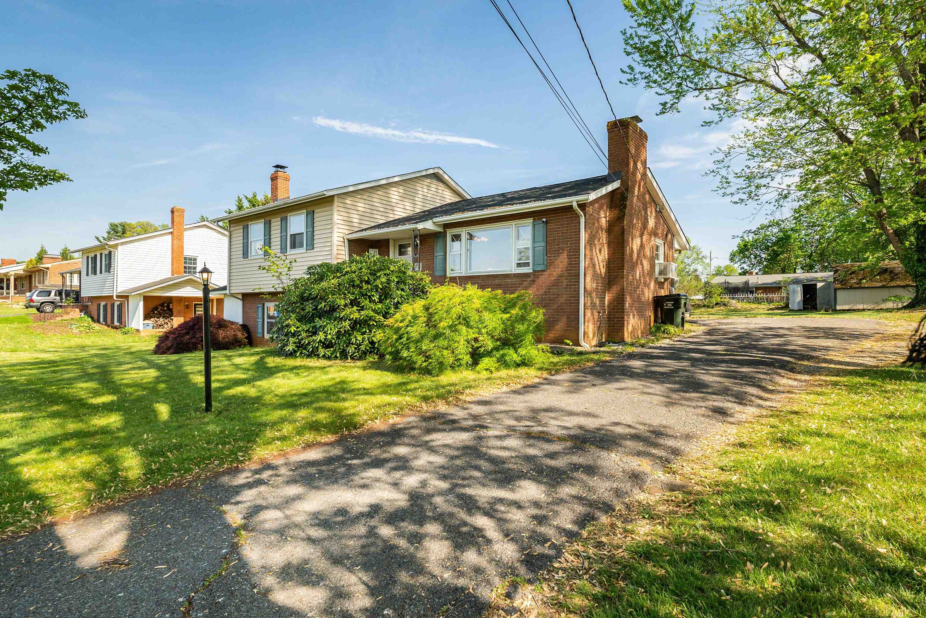 135 SUNSET DR