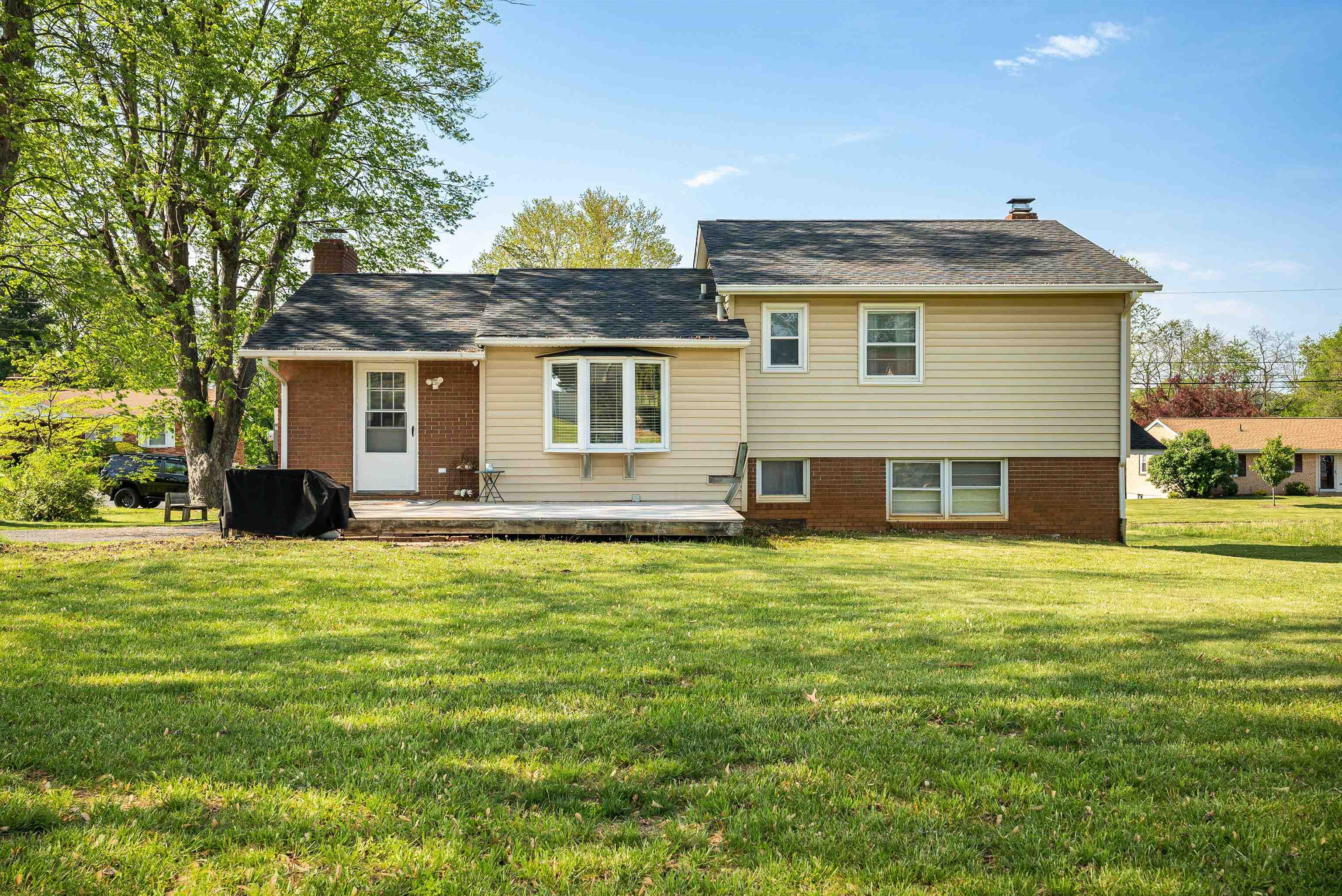 135 SUNSET DR